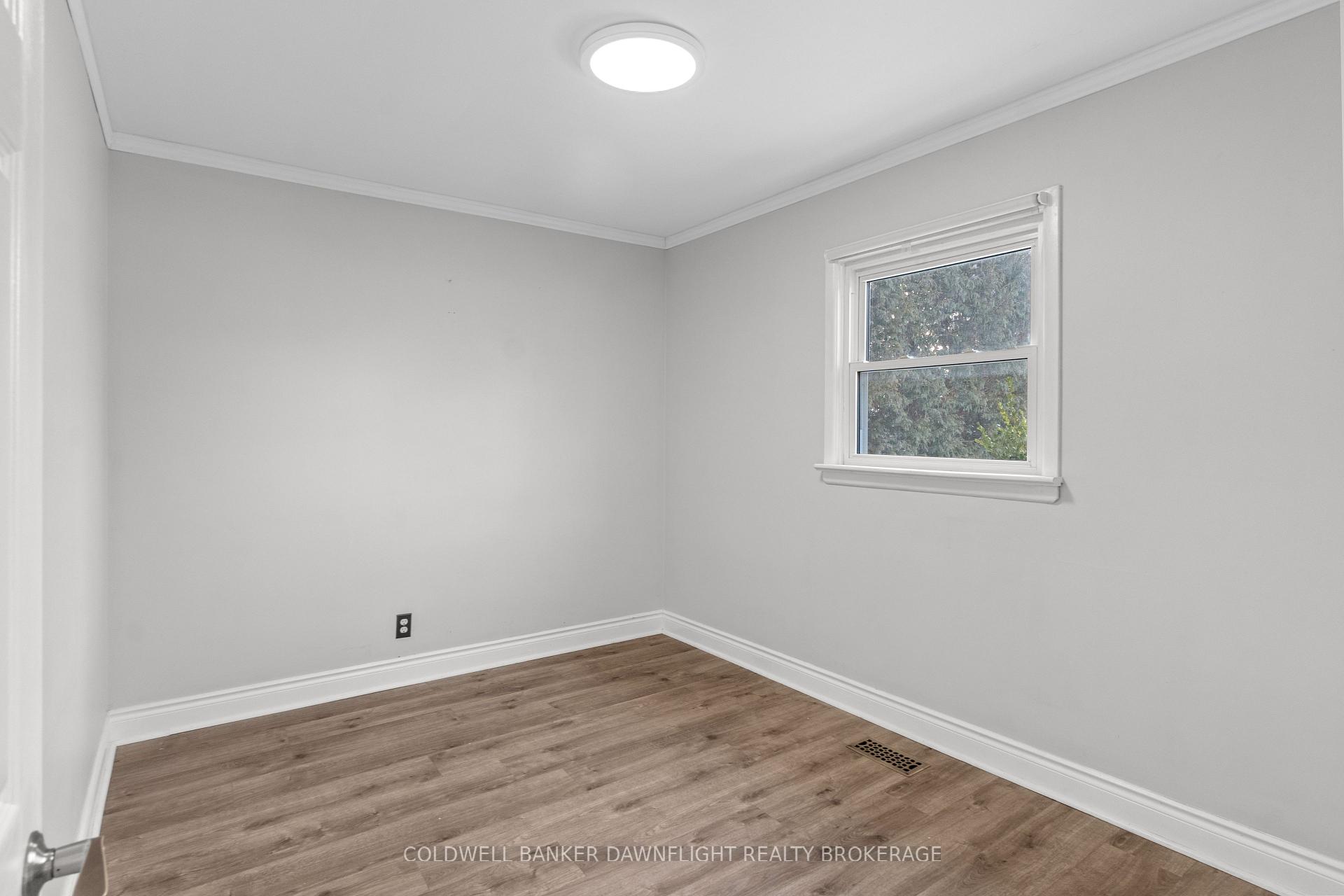 Photo 15 of 245 Dufferin Street, Central Elgin, Belmont — HOMEH