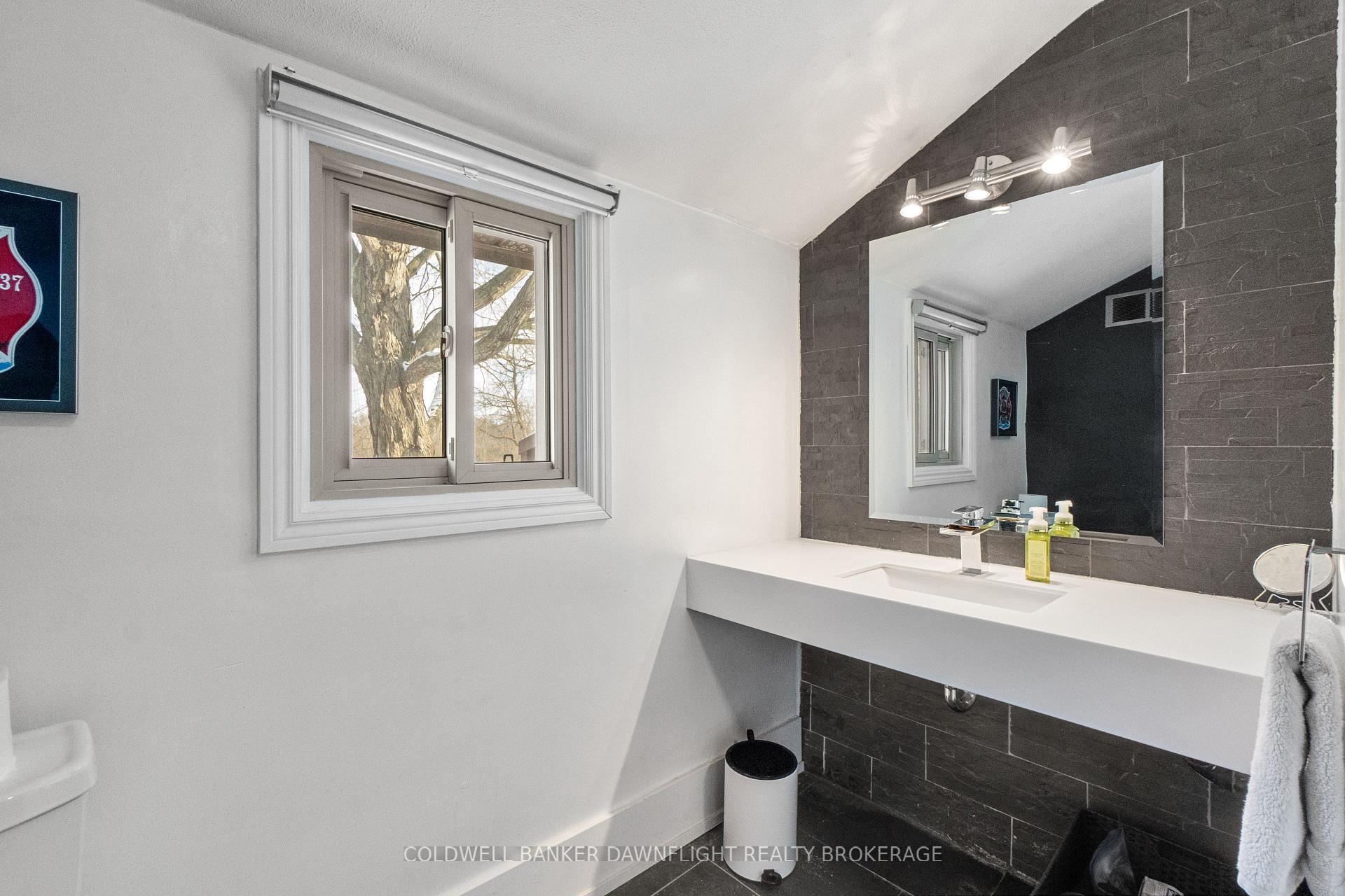 Photo 25 of 245 Dufferin Street, Central Elgin, Belmont — HOMEH
