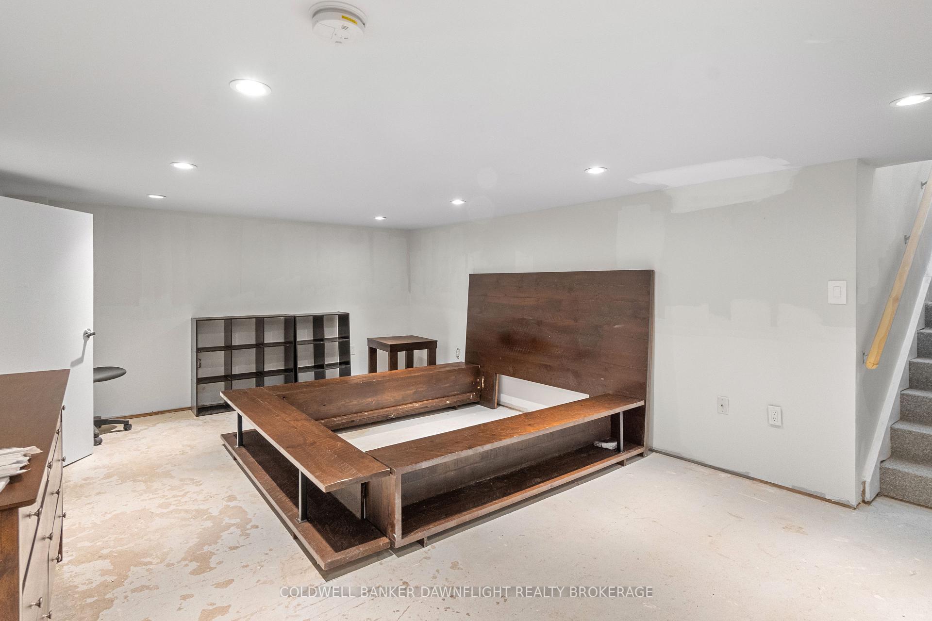 Photo 31 of 245 Dufferin Street, Central Elgin, Belmont — HOMEH