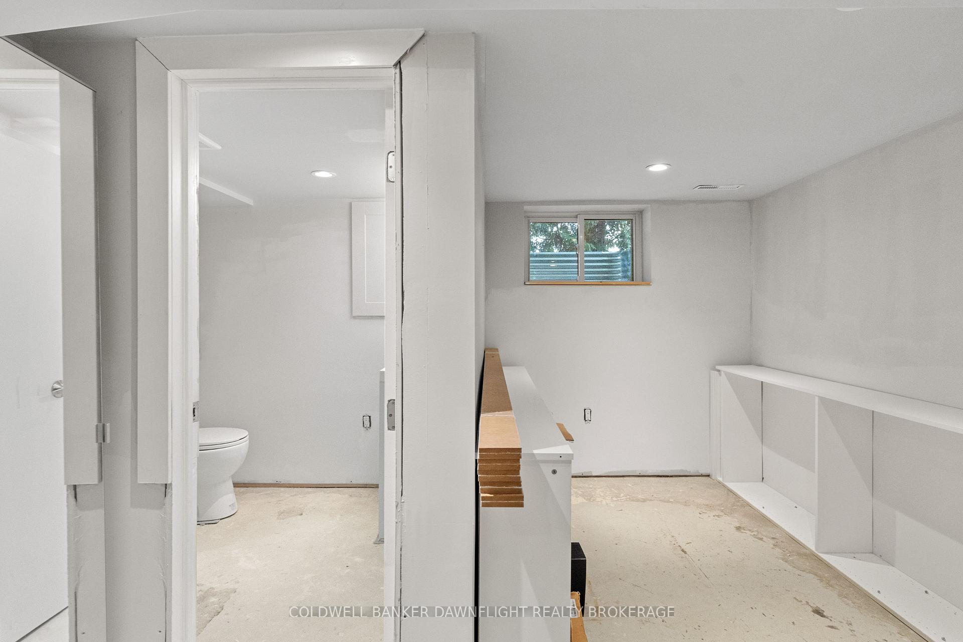 Photo 32 of 245 Dufferin Street, Central Elgin, Belmont — HOMEH
