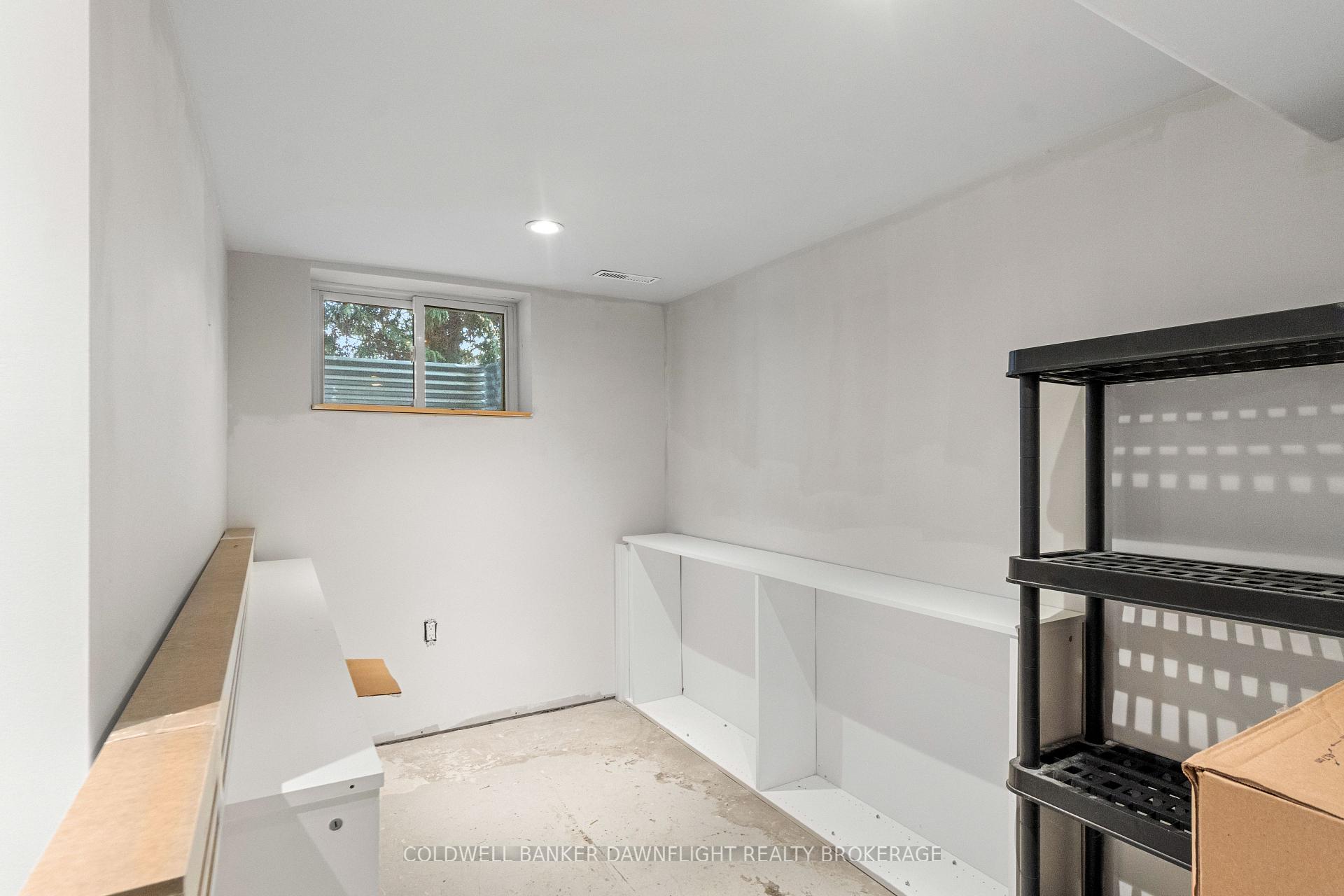 Photo 33 of 245 Dufferin Street, Central Elgin, Belmont — HOMEH