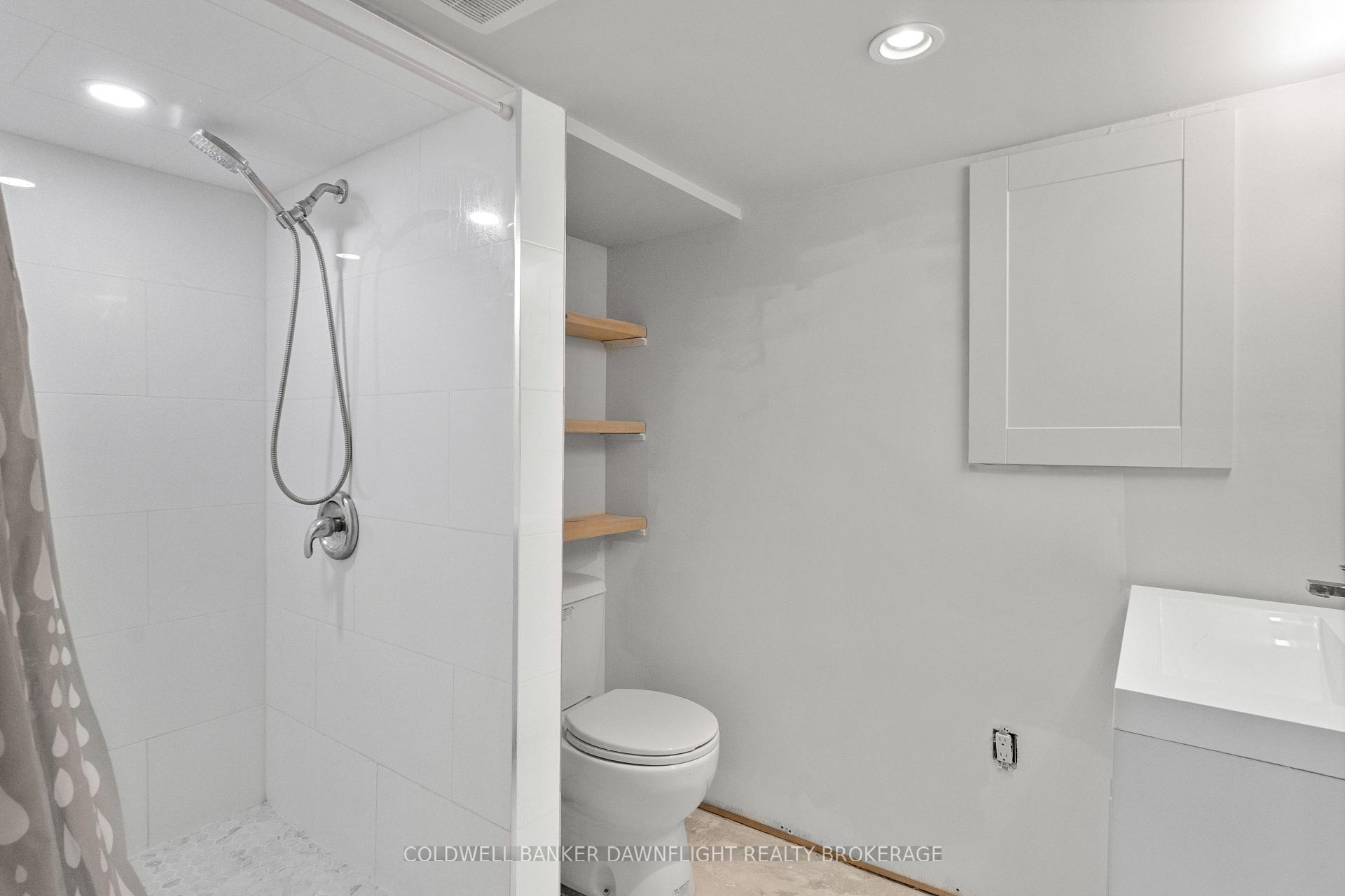 Photo 34 of 245 Dufferin Street, Central Elgin, Belmont — HOMEH