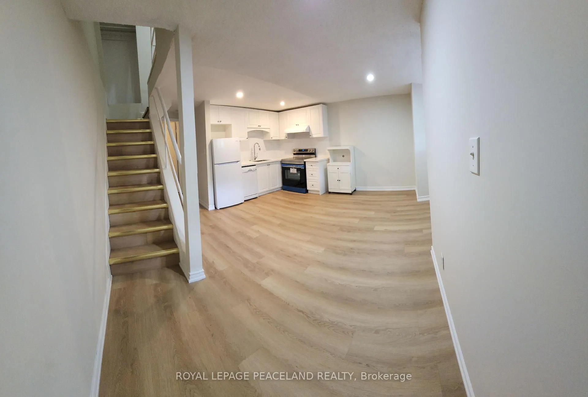 Front of Unit 1, 558 Spadina Crescent