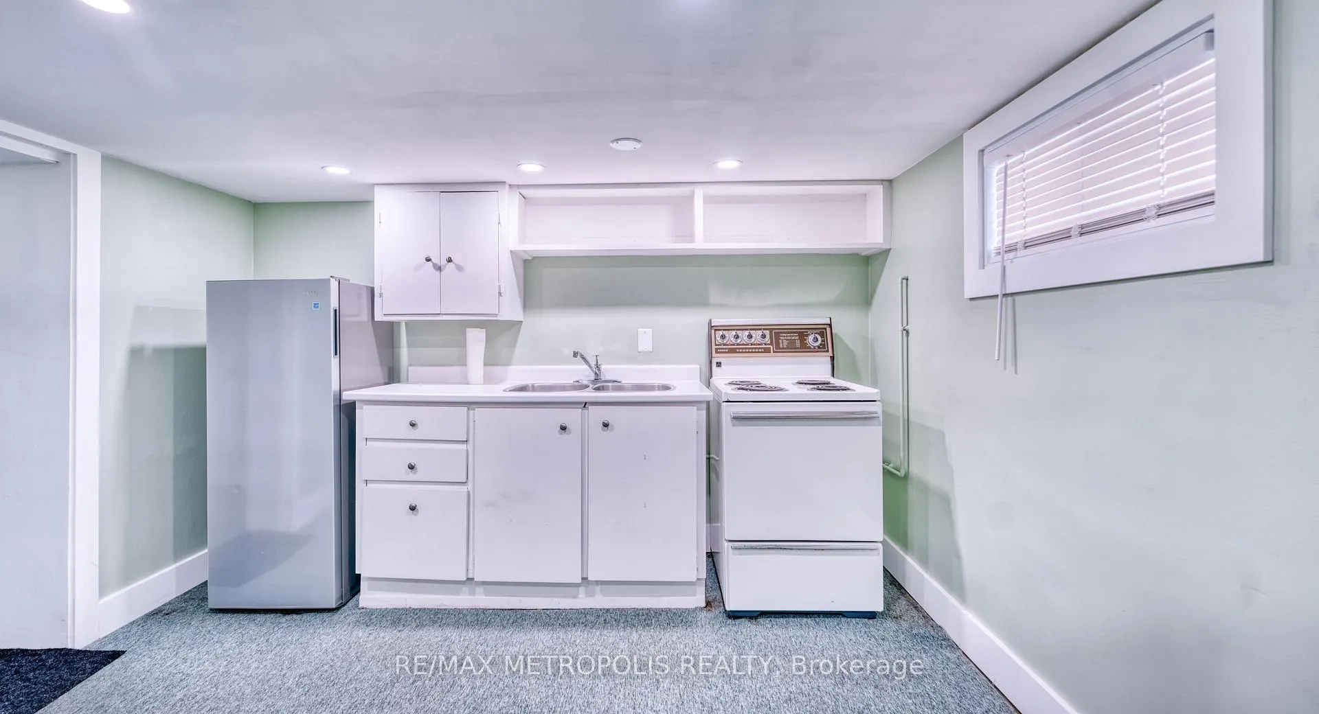 Photo 5 of Unit Bsmt, 27 Warren Avenue, Oshawa, McLaughlin — HOMEH