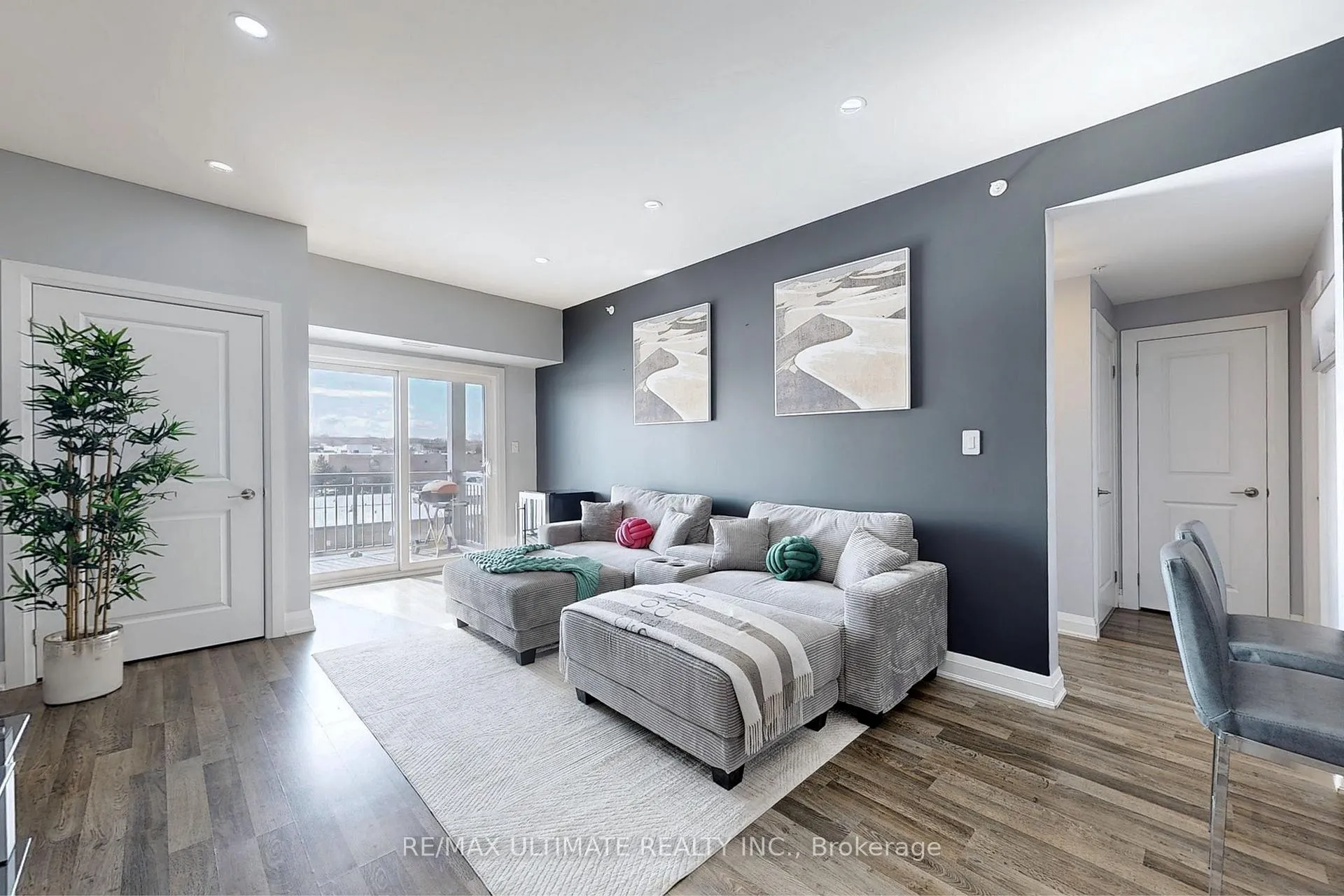 Photo 5 of Unit 406, 299 Cundles Road E, Barrie, Cundles East — HOMEH