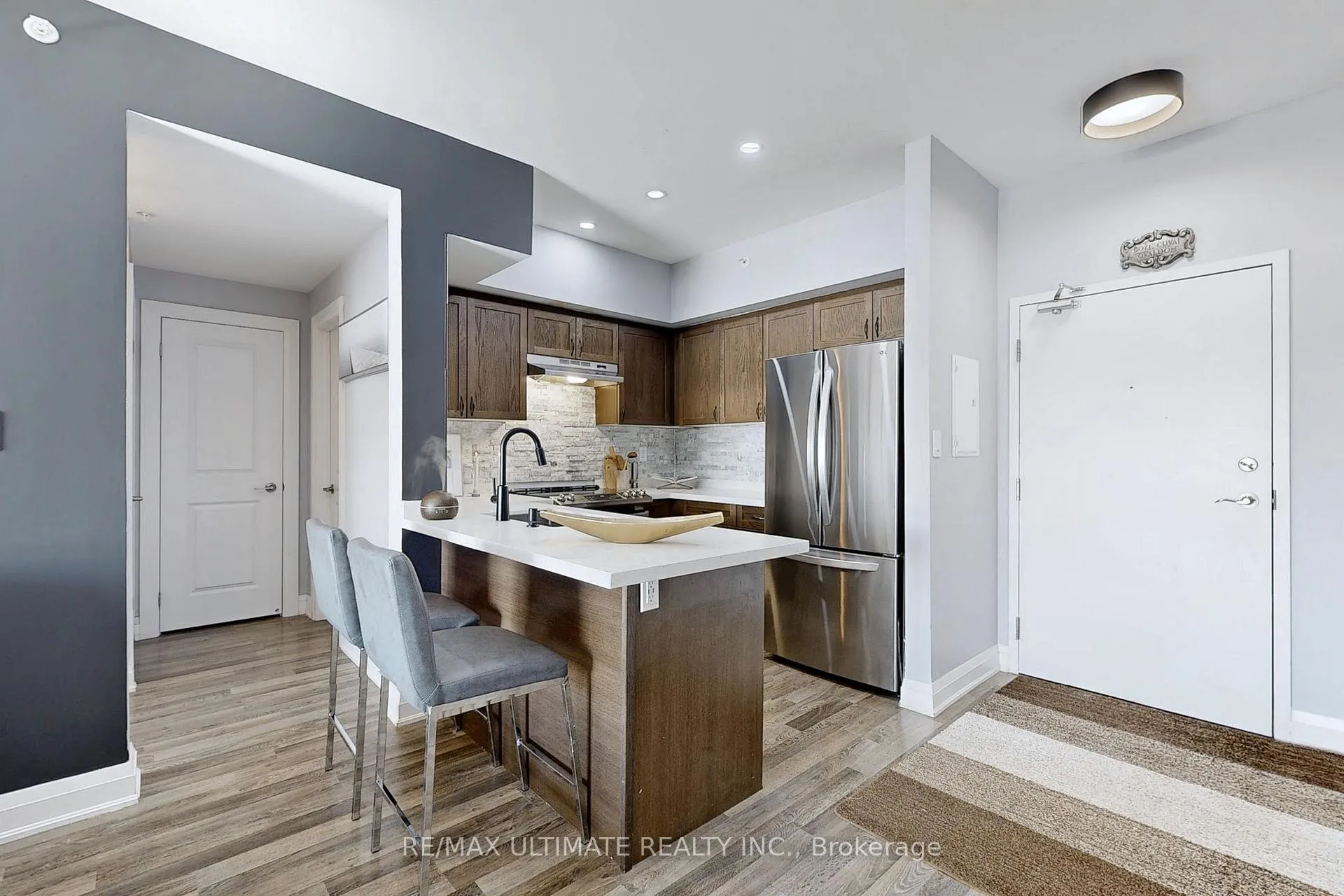 Photo 8 of Unit 406, 299 Cundles Road E, Barrie, Cundles East — HOMEH