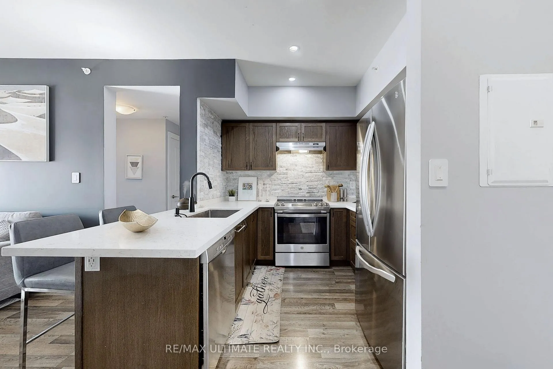Photo 9 of Unit 406, 299 Cundles Road E, Barrie, Cundles East — HOMEH