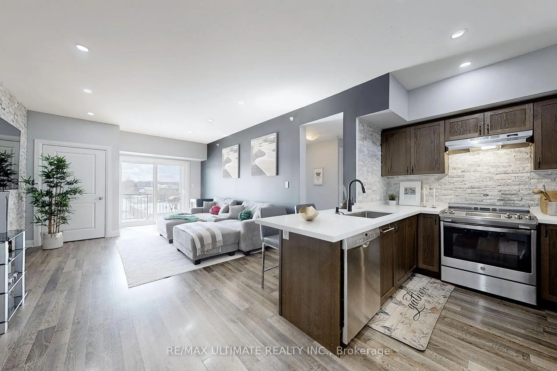 Photo 10 of Unit 406, 299 Cundles Road E, Barrie, Cundles East — HOMEH