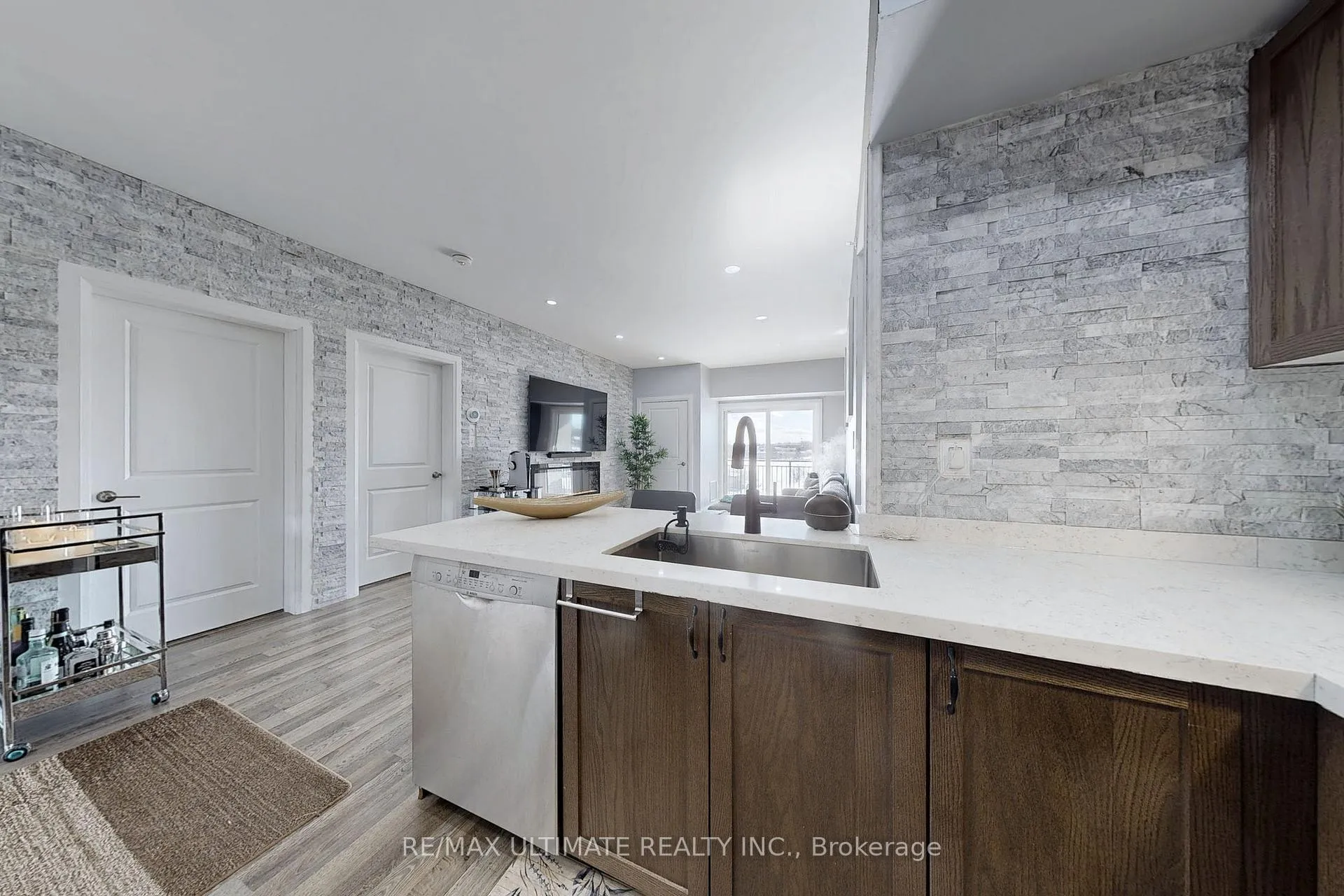 Photo 11 of Unit 406, 299 Cundles Road E, Barrie, Cundles East — HOMEH