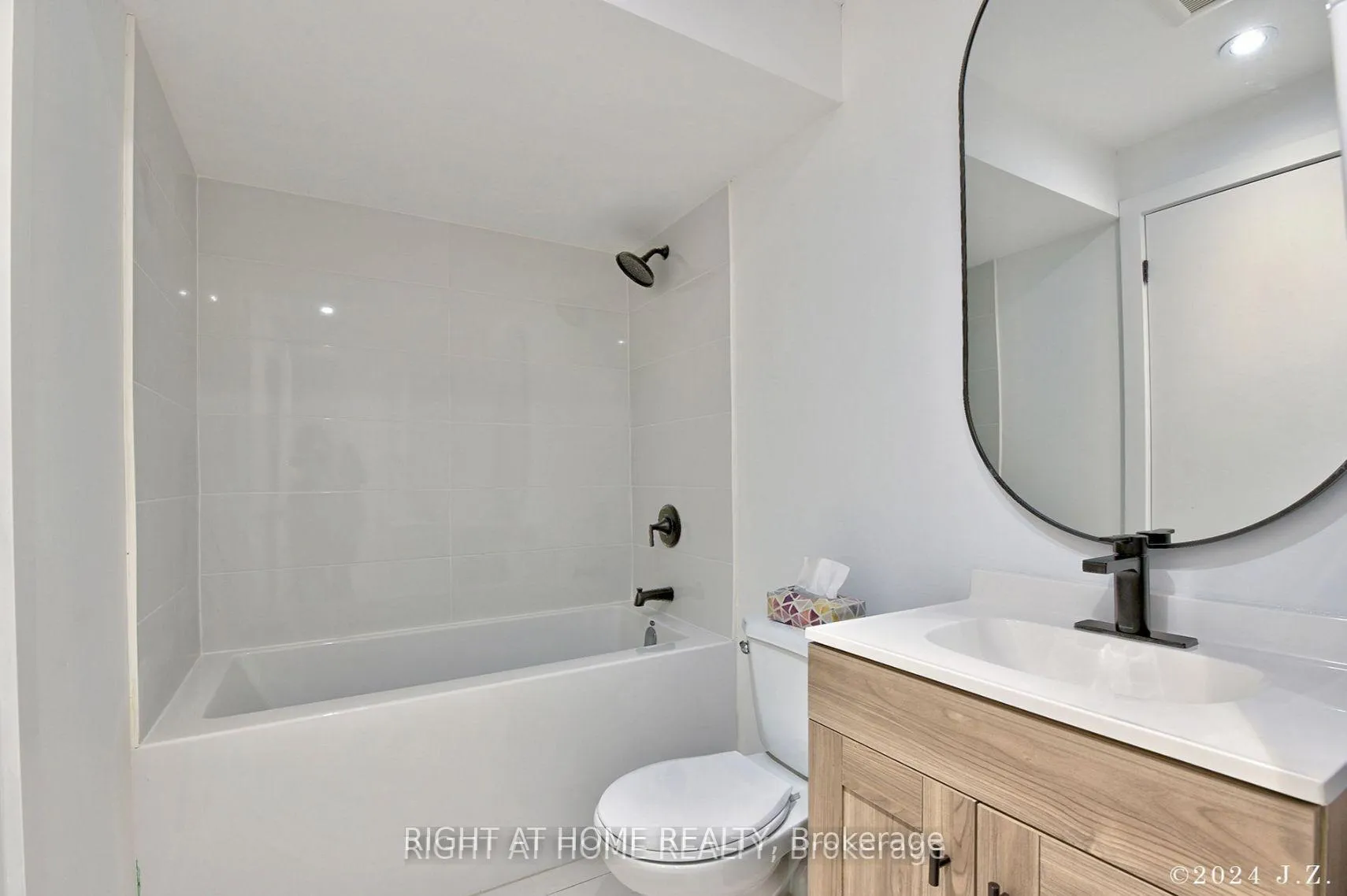 Photo 4 of Unit Lower, 50B Lanark Avenue, Toronto, Oakwood Village — HOMEH