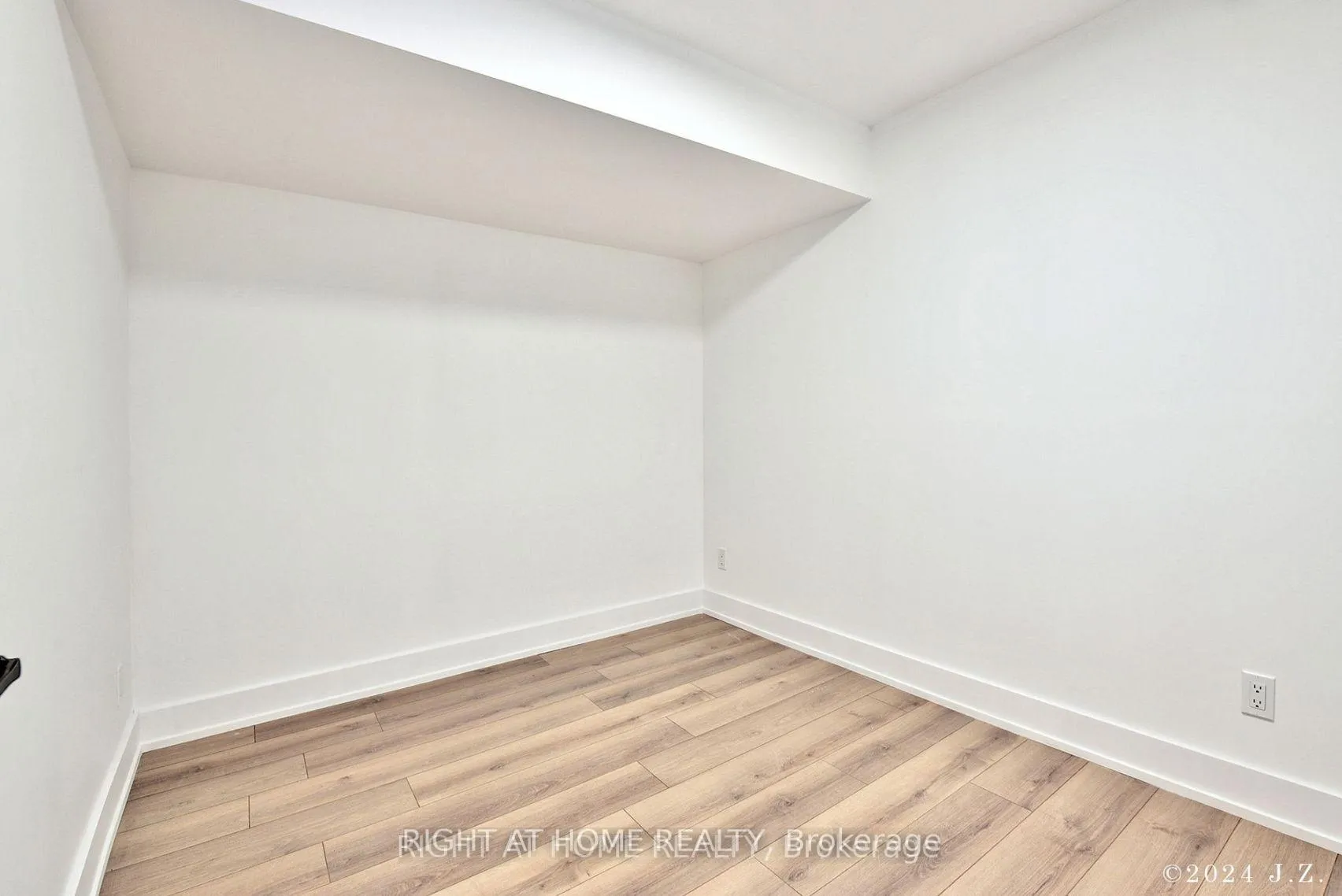 Photo 7 of Unit Lower, 50B Lanark Avenue, Toronto, Oakwood Village — HOMEH