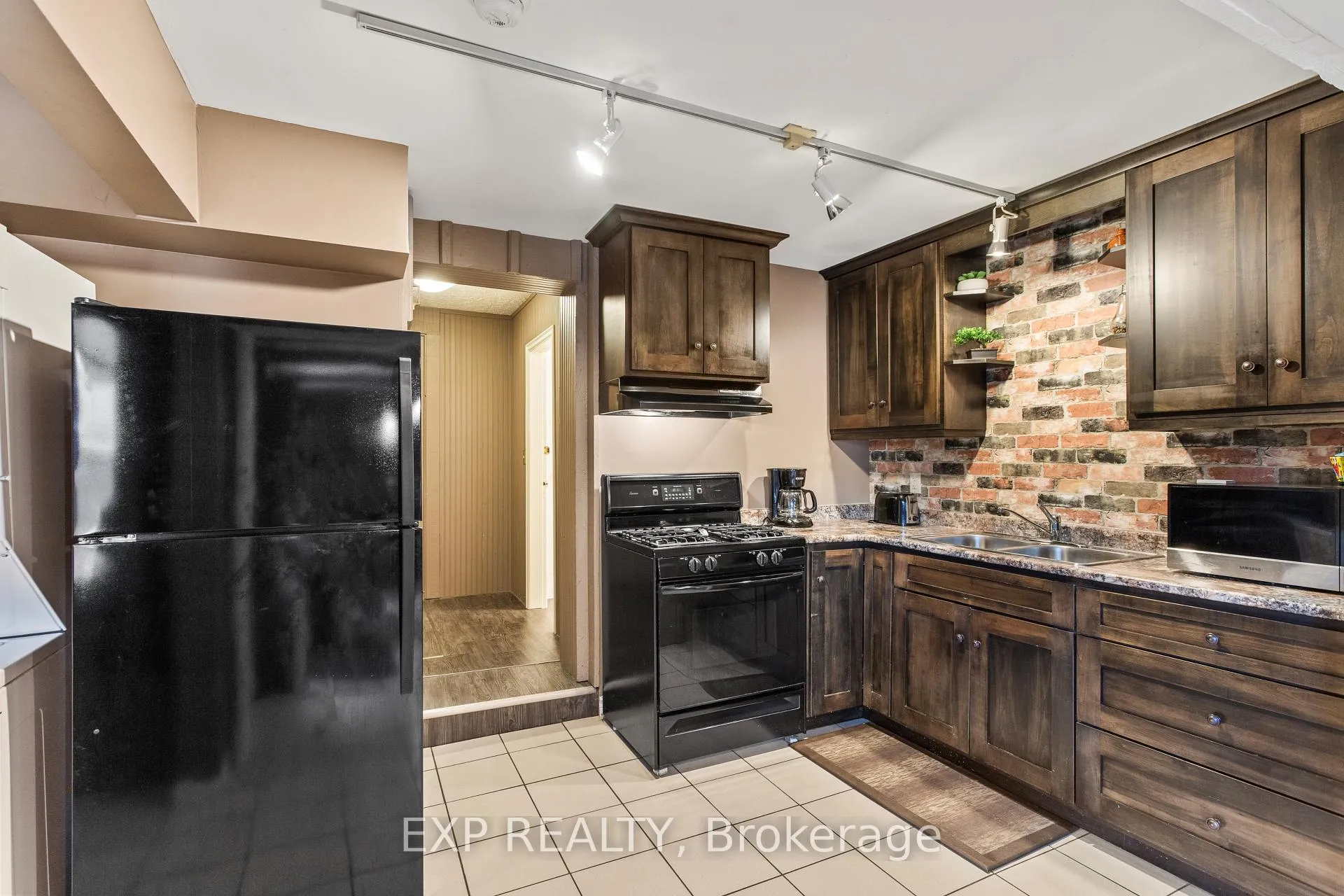 Photo 9 of Unit B, 11538 Longwoods Road, Middlesex Centre, Delaware Town — HOMEH