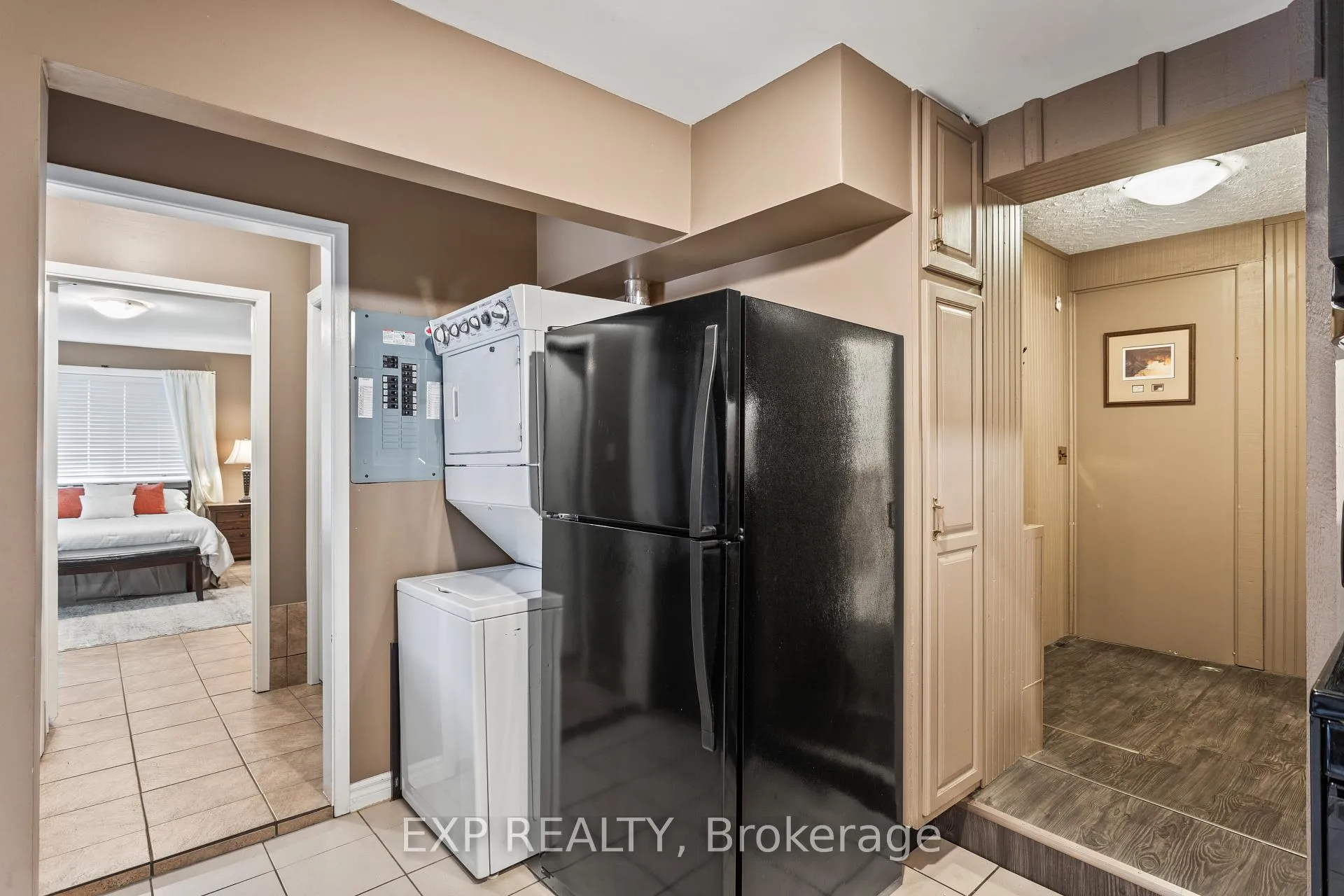 Photo 13 of Unit B, 11538 Longwoods Road, Middlesex Centre, Delaware Town — HOMEH