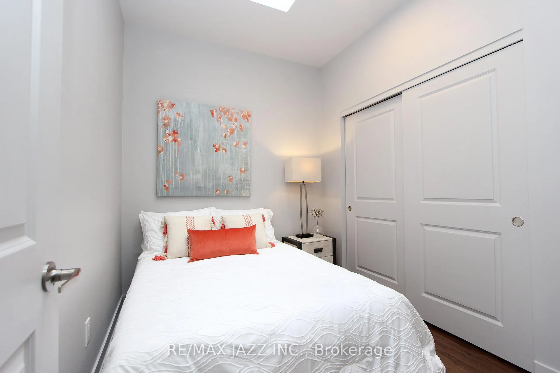 Photo 13 of Unit 207, 14 1/2 King Street E, Oshawa, O'Neill — HOMEH