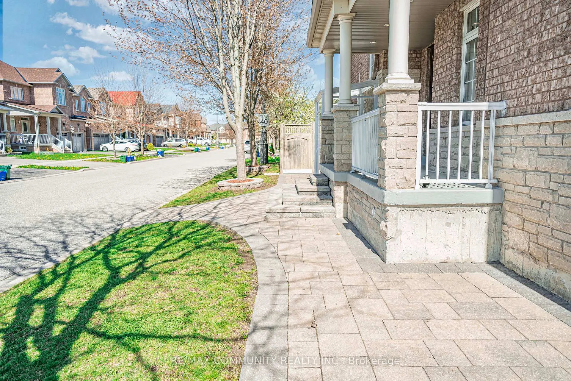 Photo 3 of 42 Reginald Lamb Crescent, Markham, Box Grove — HOMEH