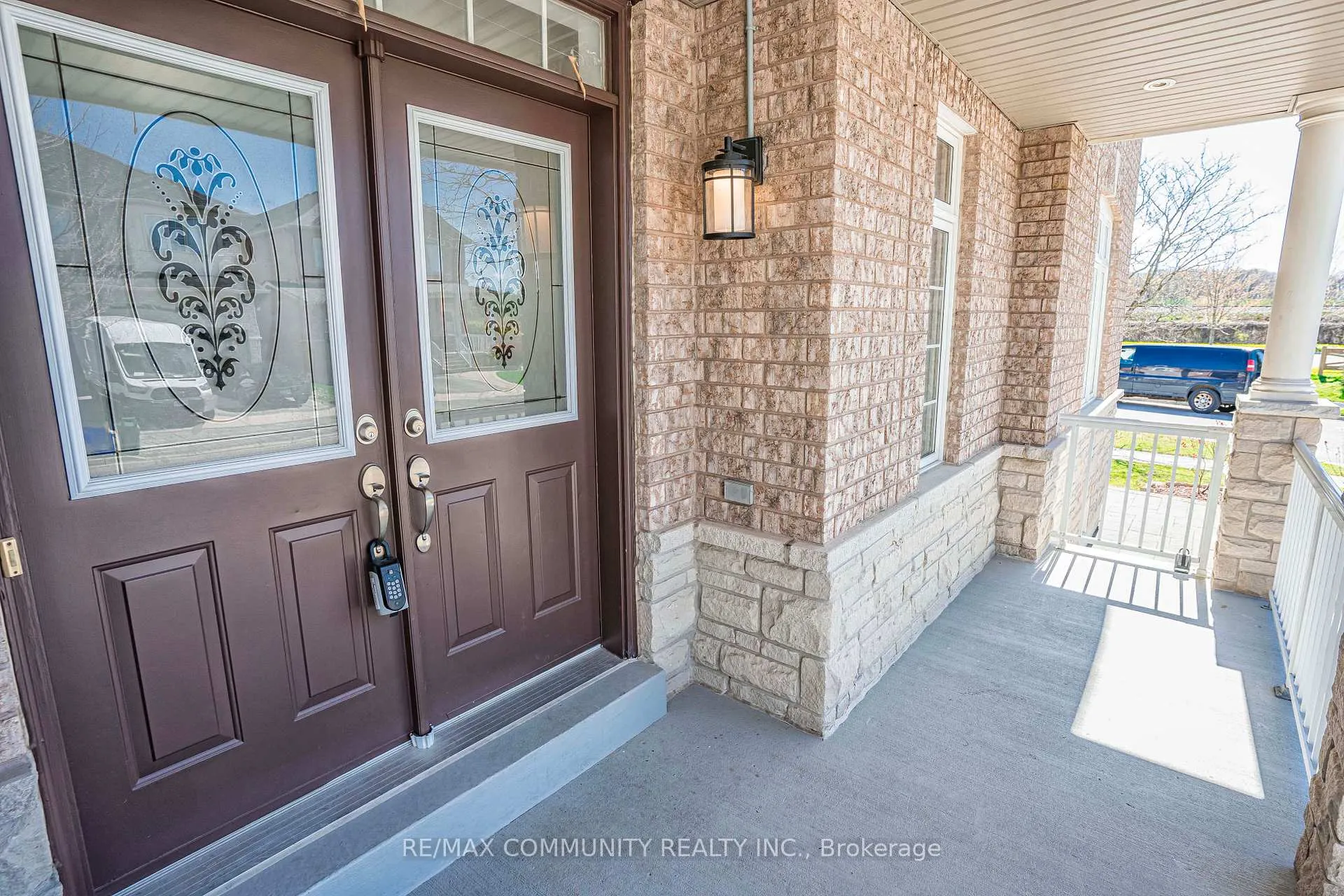 Photo 4 of 42 Reginald Lamb Crescent, Markham, Box Grove — HOMEH