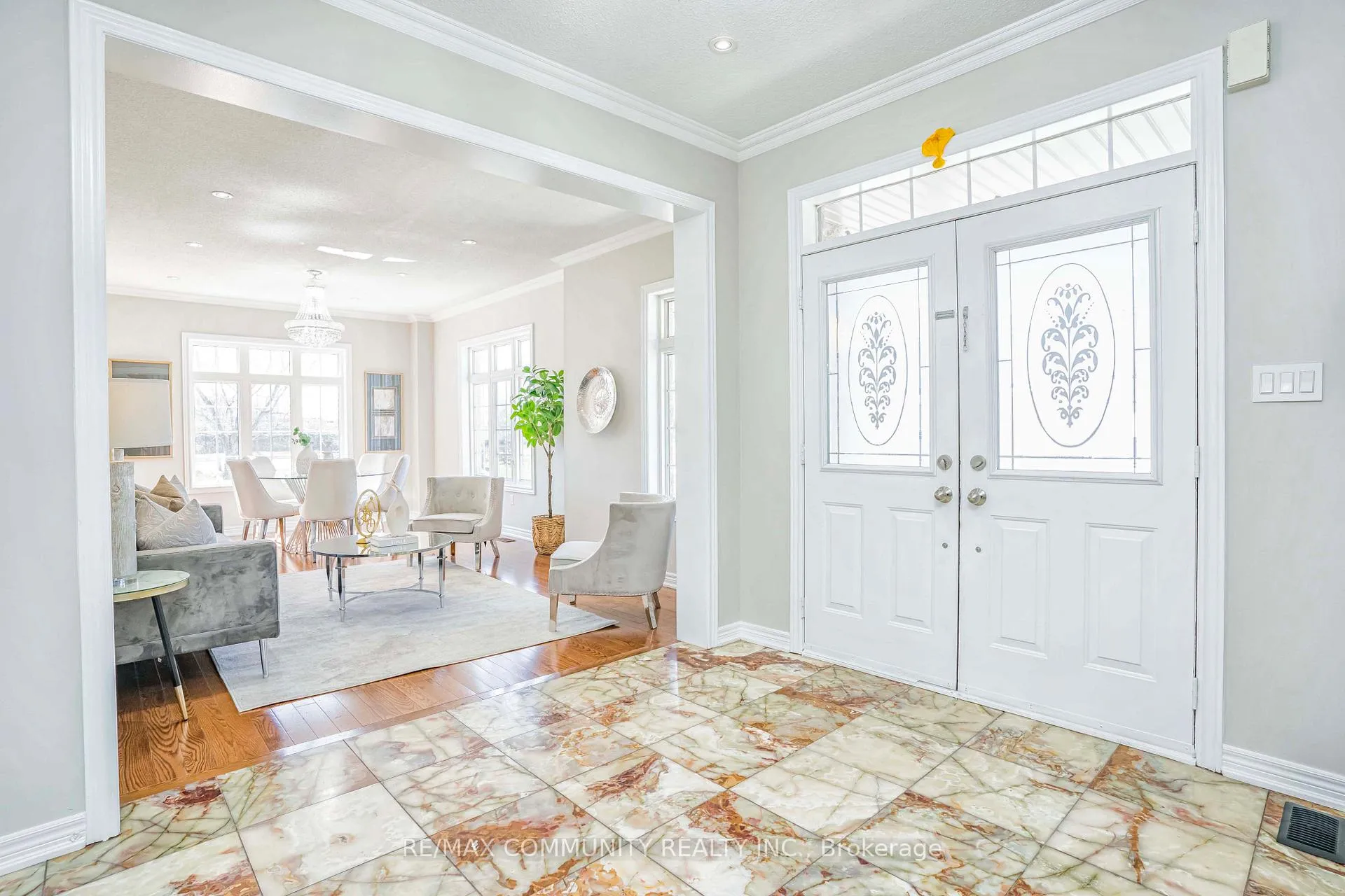 Photo 6 of 42 Reginald Lamb Crescent, Markham, Box Grove — HOMEH