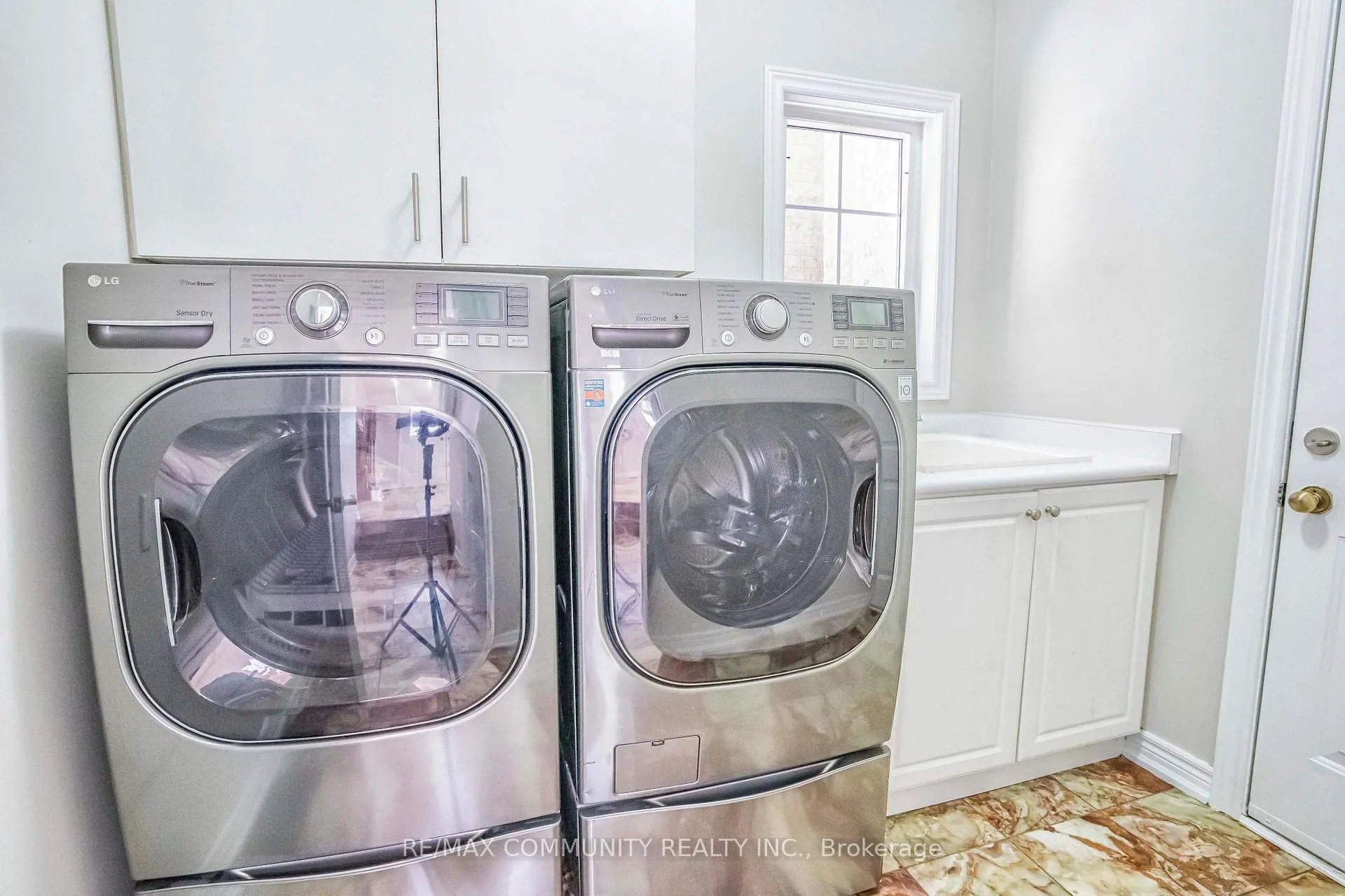 Photo 17 of 42 Reginald Lamb Crescent, Markham, Box Grove — HOMEH