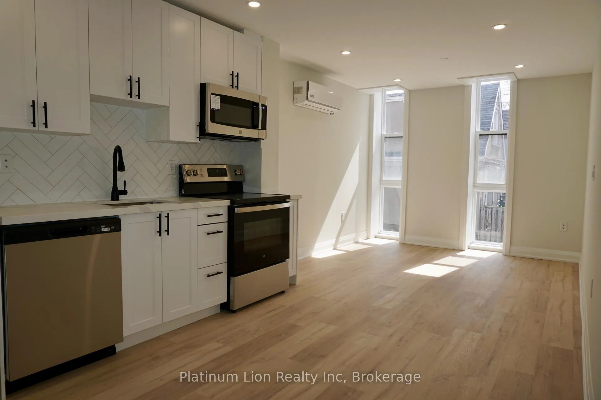 Photo 1 of Unit 13, 588 Barton Street E, Hamilton, Gibson — HOMEH