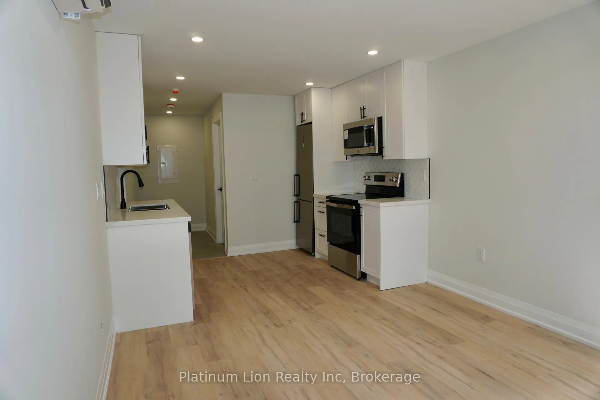 Photo 5 of Unit 13, 588 Barton Street E, Hamilton, Gibson — HOMEH