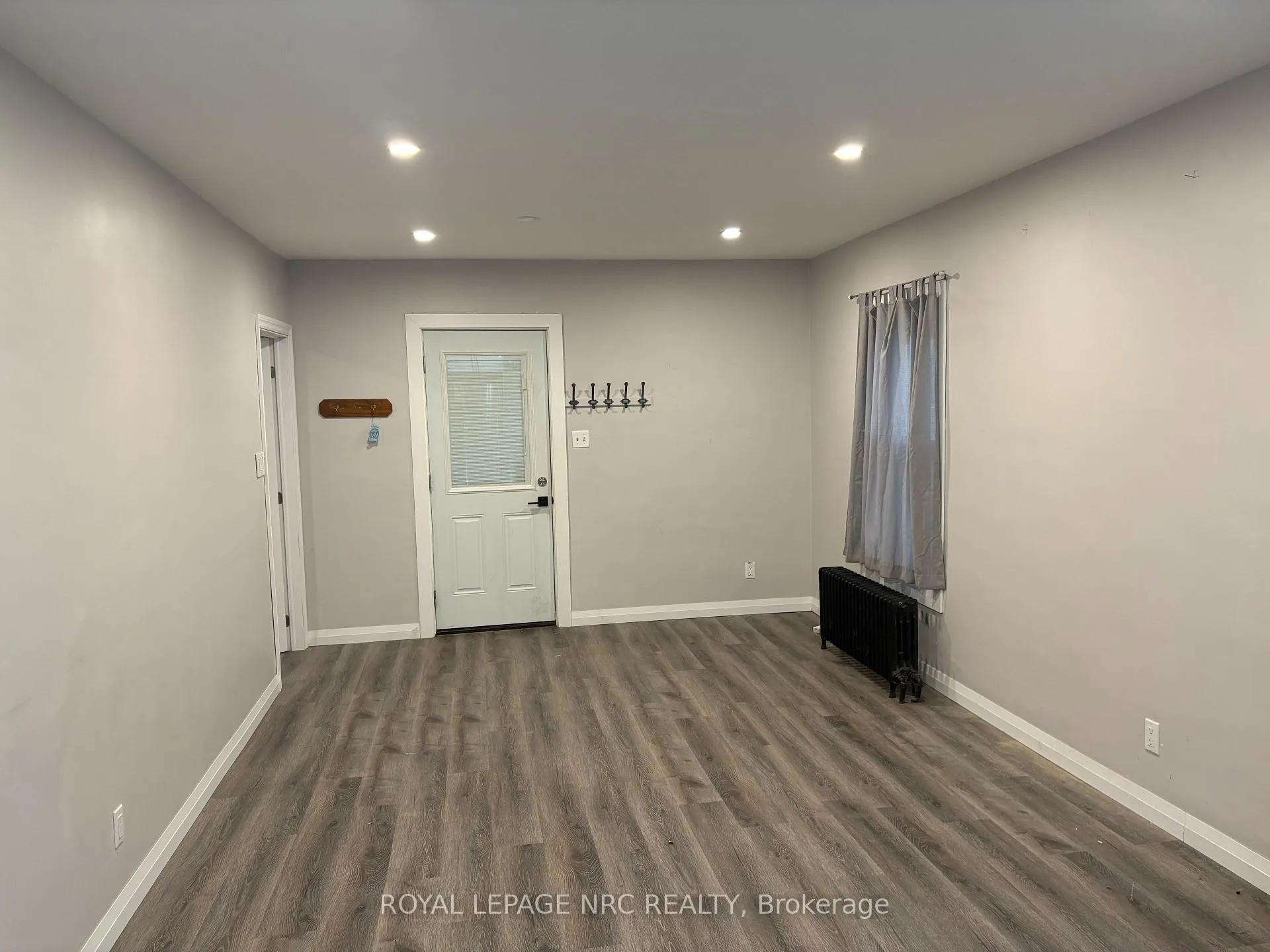 Photo 3 of 154 Maple Avenue N, Welland, N. Welland — HOMEH