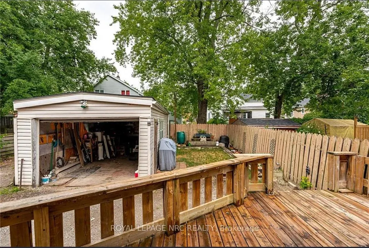 Photo 9 of 154 Maple Avenue N, Welland, N. Welland — HOMEH