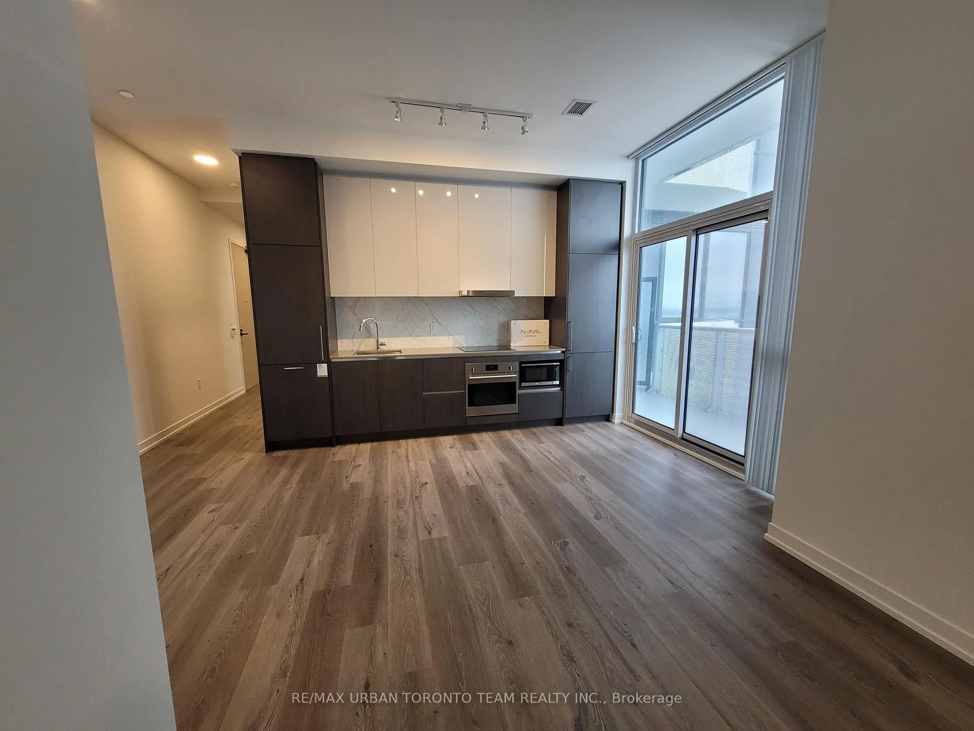 Photo 2 of Unit 607, 225 Commerce St Street, Vaughan, Vaughan Corporate Centre — HOMEH
