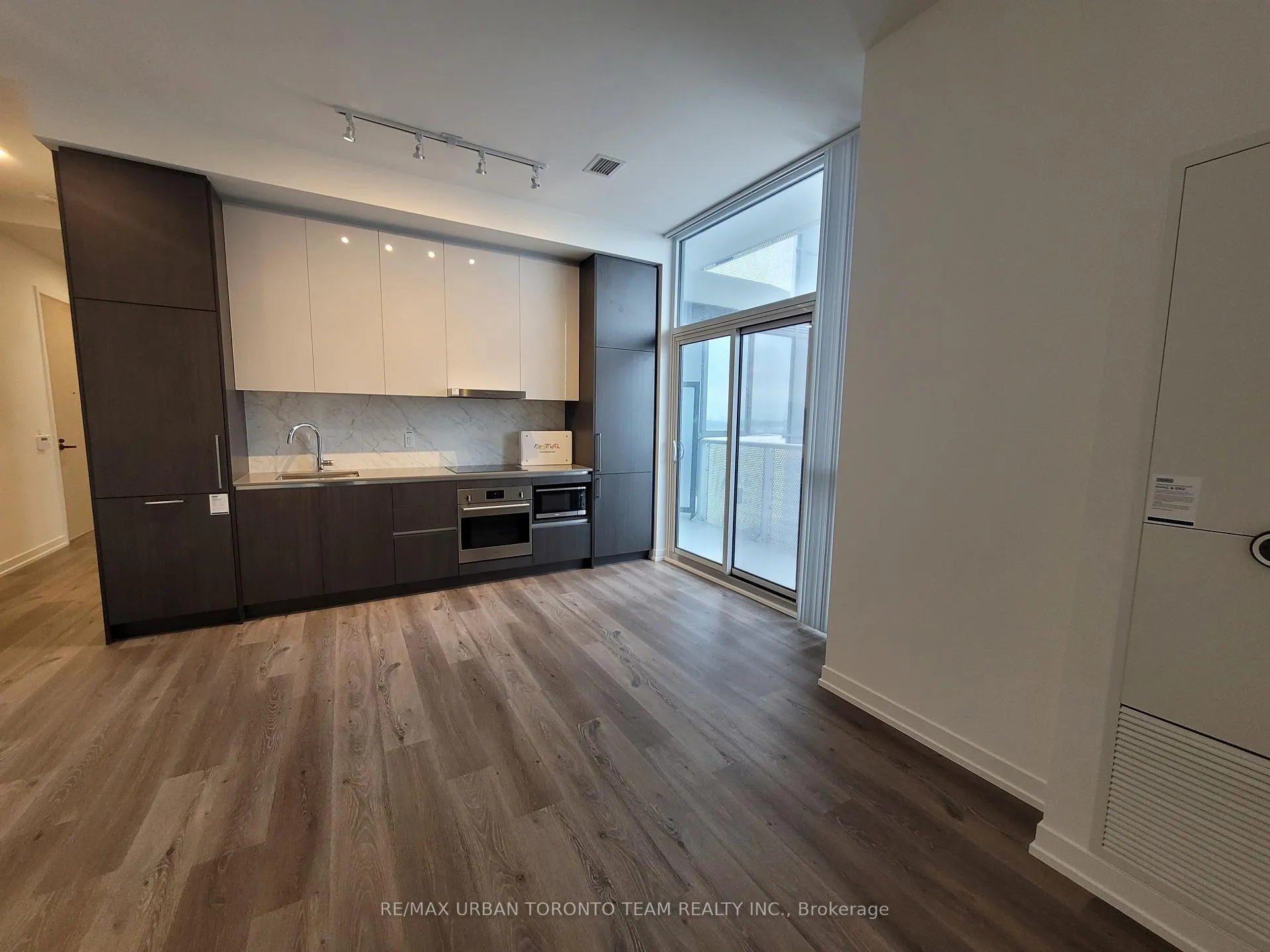 Photo 3 of Unit 607, 225 Commerce St Street, Vaughan, Vaughan Corporate Centre — HOMEH