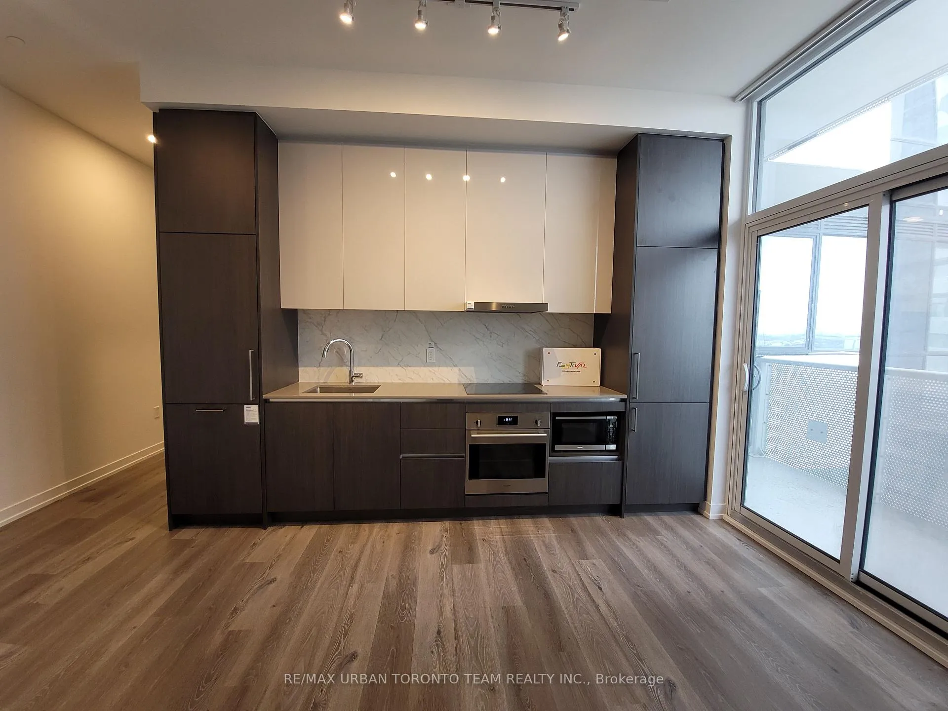 Photo 4 of Unit 607, 225 Commerce St Street, Vaughan, Vaughan Corporate Centre — HOMEH