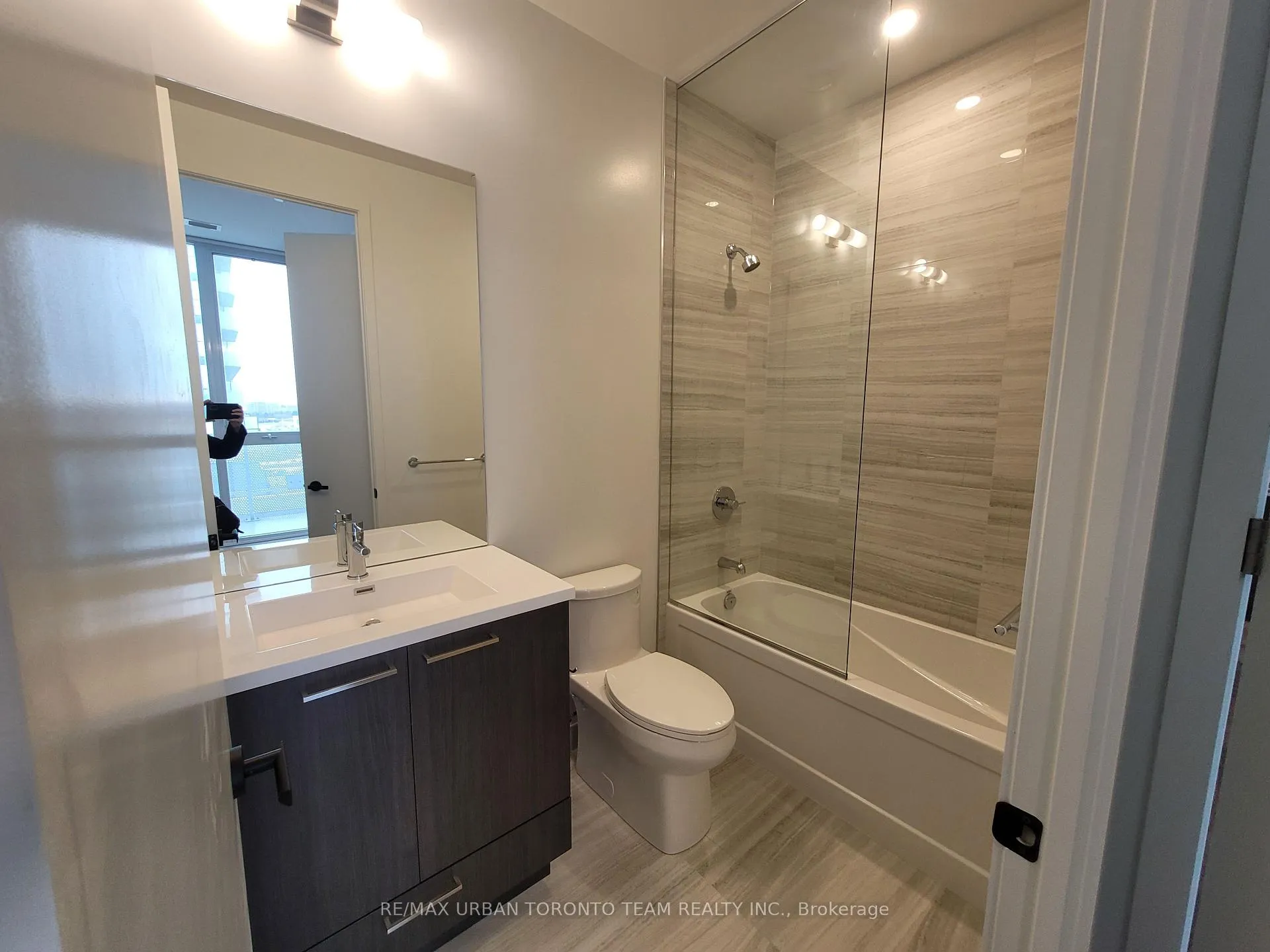 Photo 9 of Unit 607, 225 Commerce St Street, Vaughan, Vaughan Corporate Centre — HOMEH