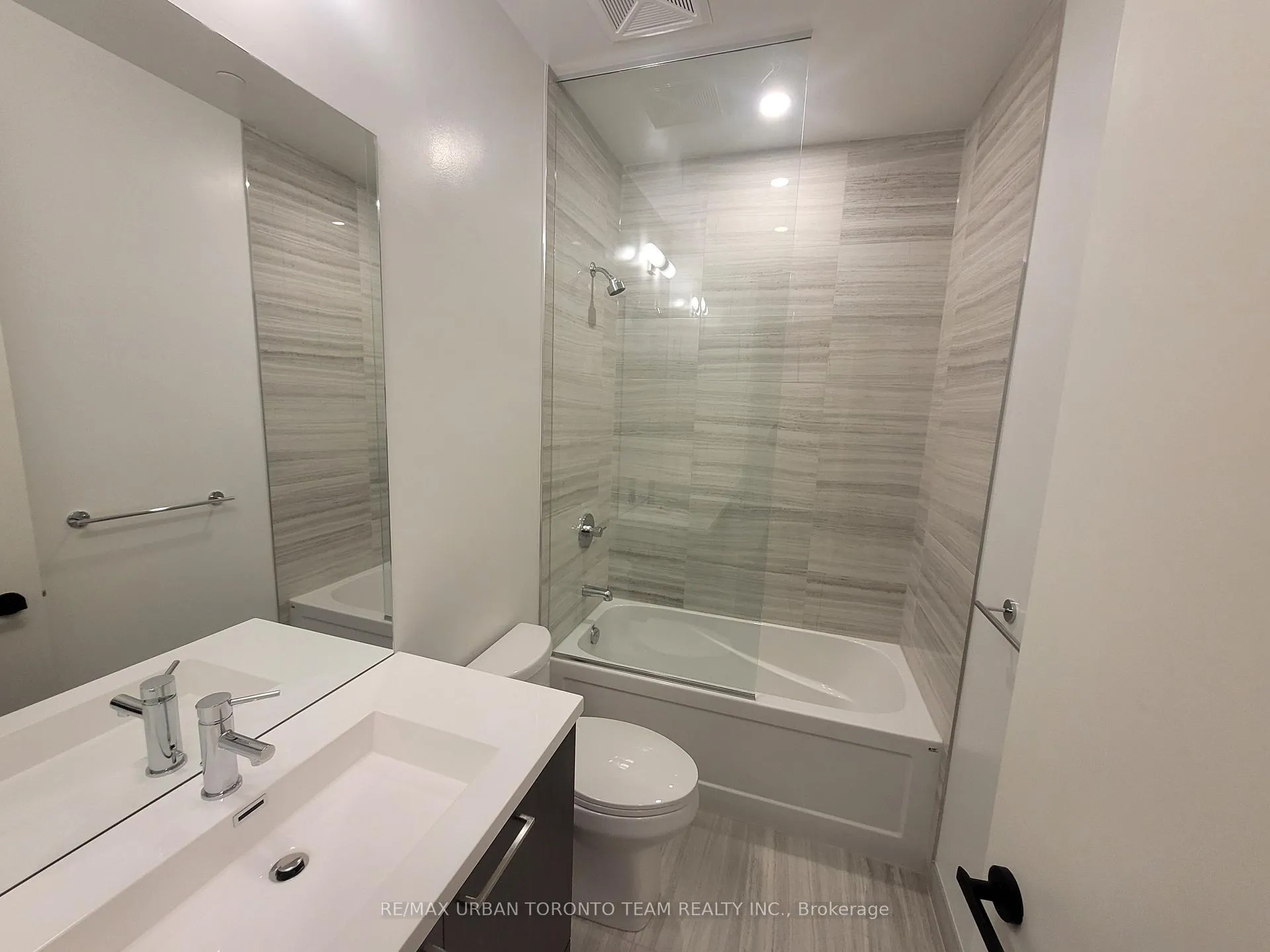 Photo 10 of Unit 607, 225 Commerce St Street, Vaughan, Vaughan Corporate Centre — HOMEH