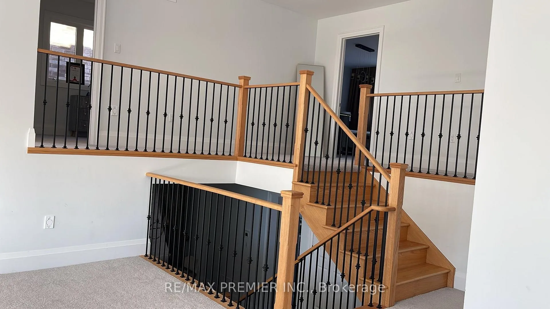 Photo 7 of 43 Crombie Street, Clarington, Bowmanville — HOMEH