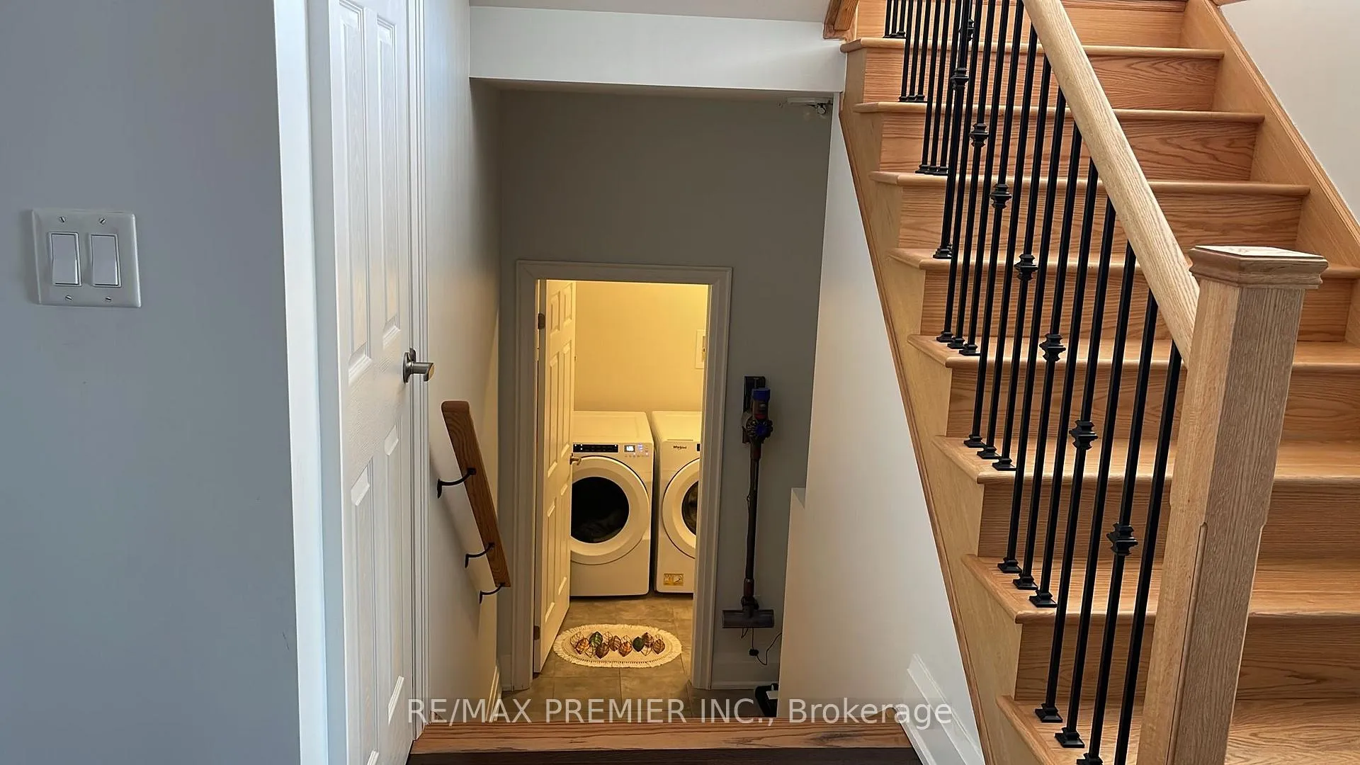 Photo 8 of 43 Crombie Street, Clarington, Bowmanville — HOMEH