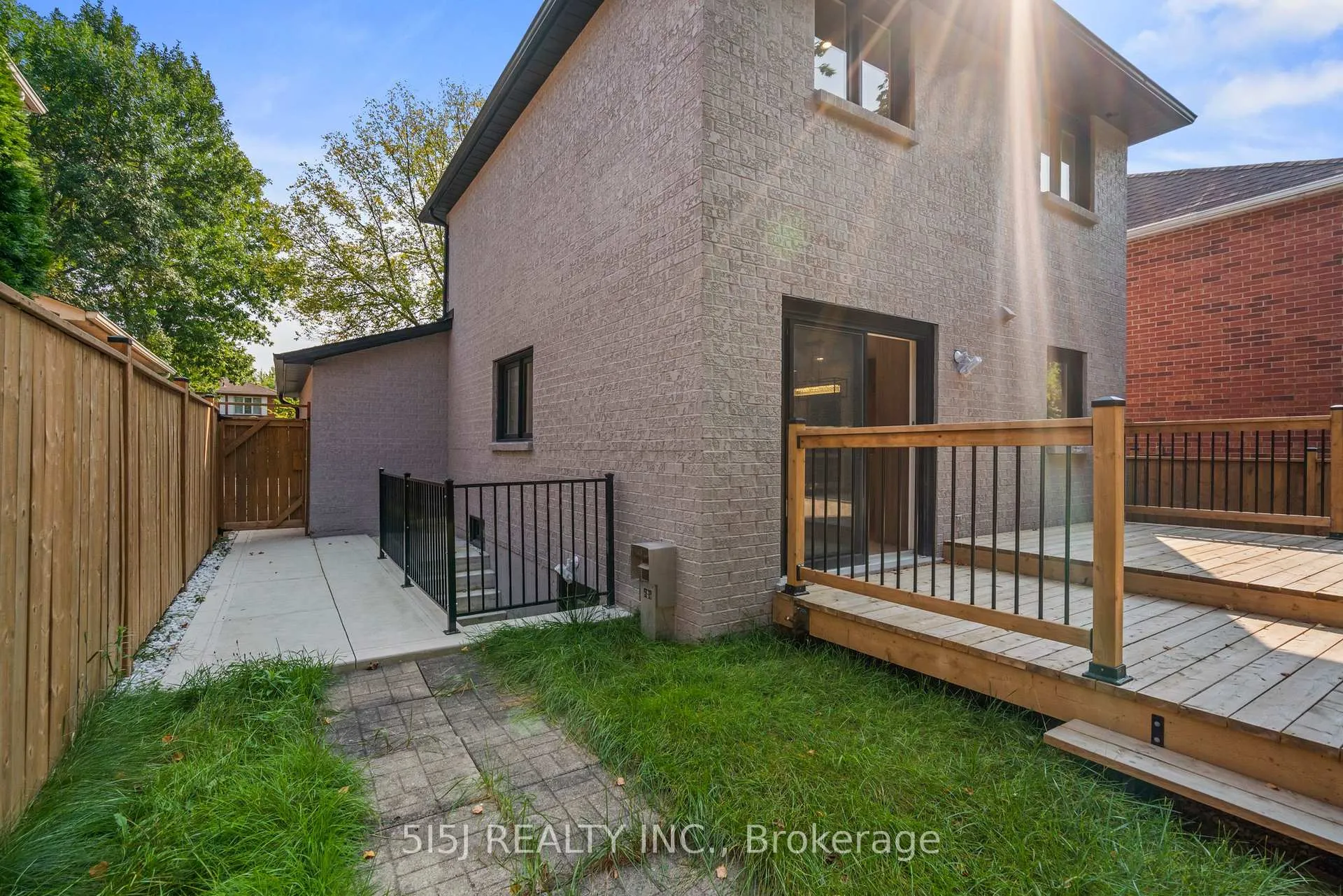 Photo 2 of 61 Crawford Rose Drive, Aurora, Aurora Heights — HOMEH