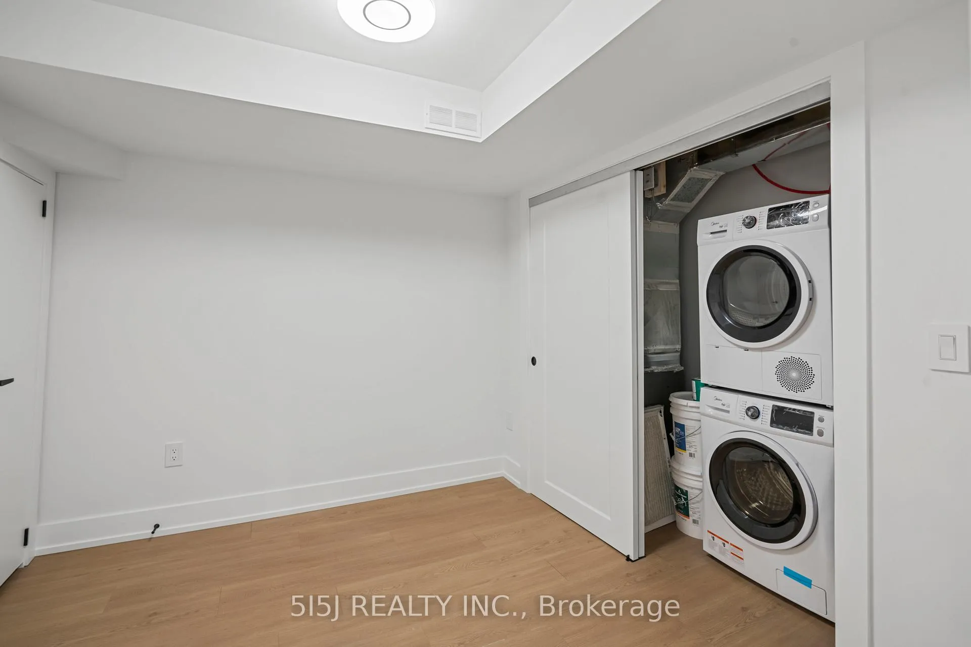 Photo 9 of 61 Crawford Rose Drive, Aurora, Aurora Heights — HOMEH