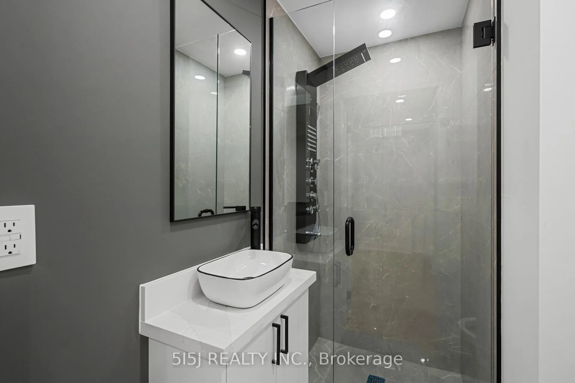 Photo 10 of 61 Crawford Rose Drive, Aurora, Aurora Heights — HOMEH