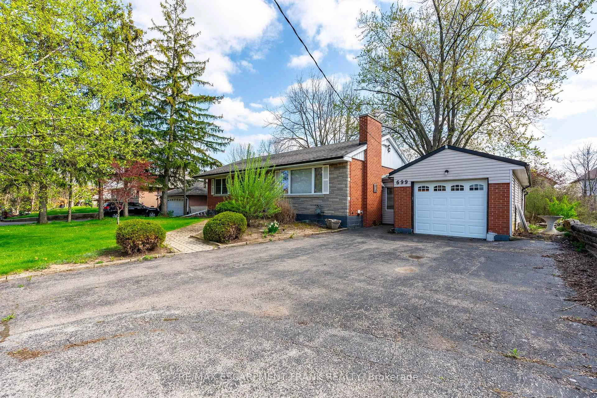 Photo 2 of 699 Rymal Road W, Hamilton, Gurnett — HOMEH