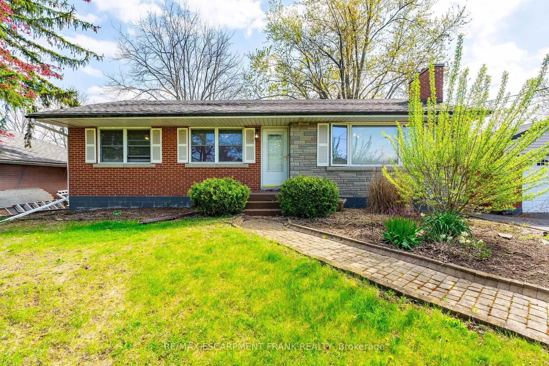 Photo 5 of 699 Rymal Road W, Hamilton, Gurnett — HOMEH