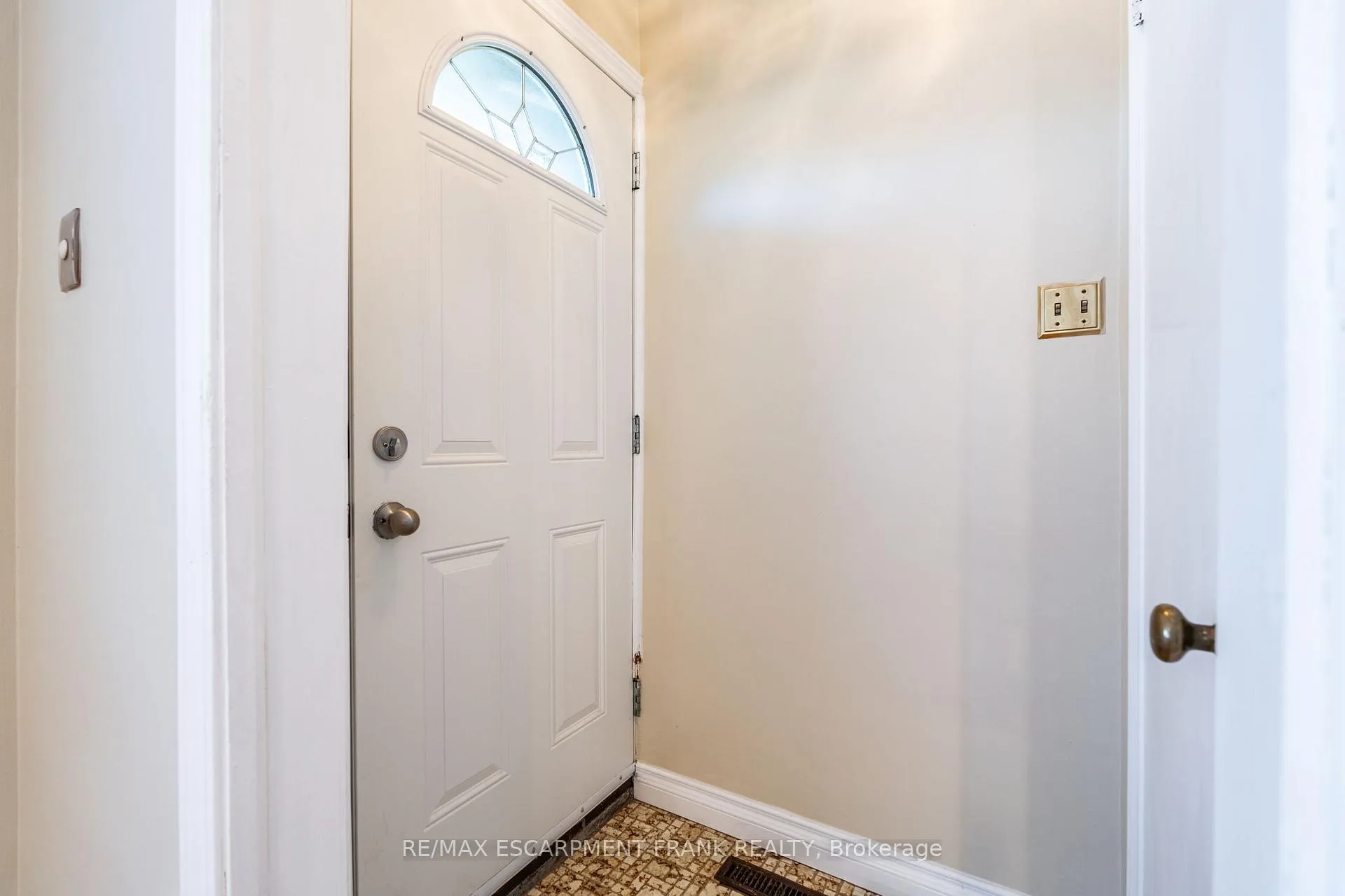 Photo 9 of 699 Rymal Road W, Hamilton, Gurnett — HOMEH