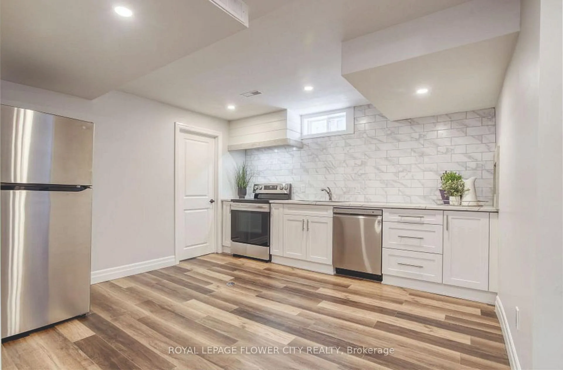 Photo 6 of 327 Concordia Crescent, Waterloo — HOMEH
