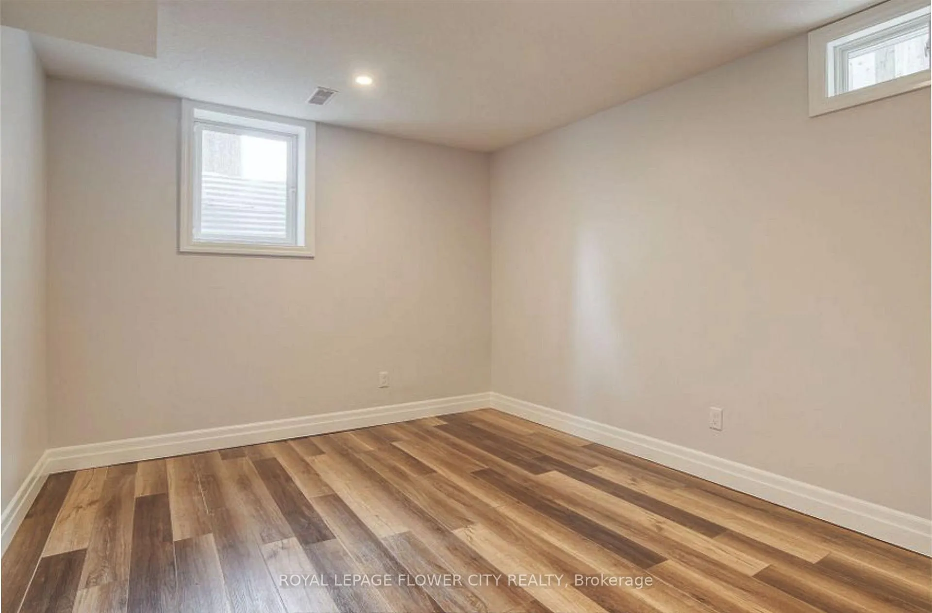 Photo 8 of 327 Concordia Crescent, Waterloo — HOMEH