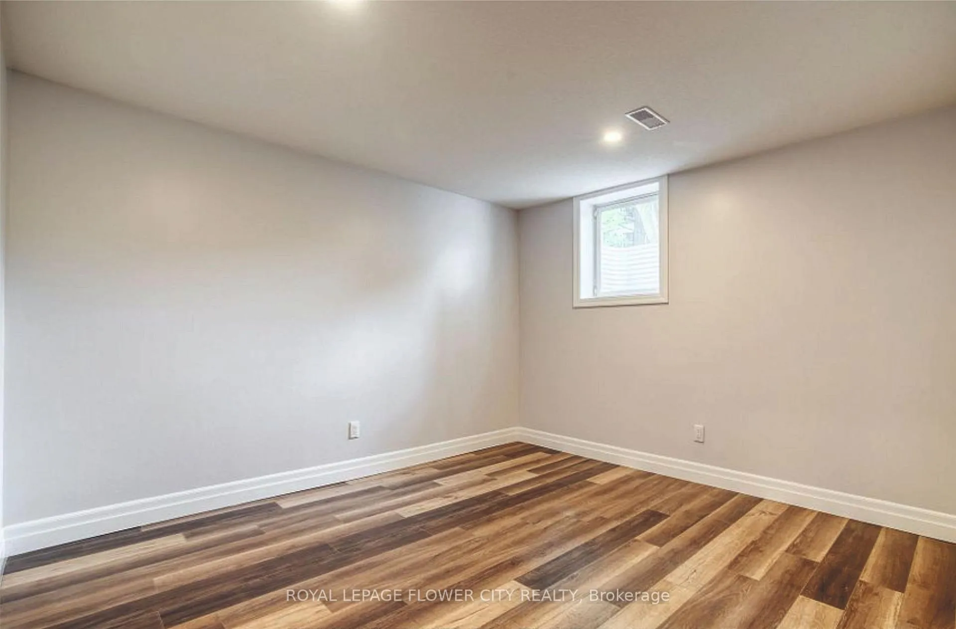 Photo 9 of 327 Concordia Crescent, Waterloo — HOMEH