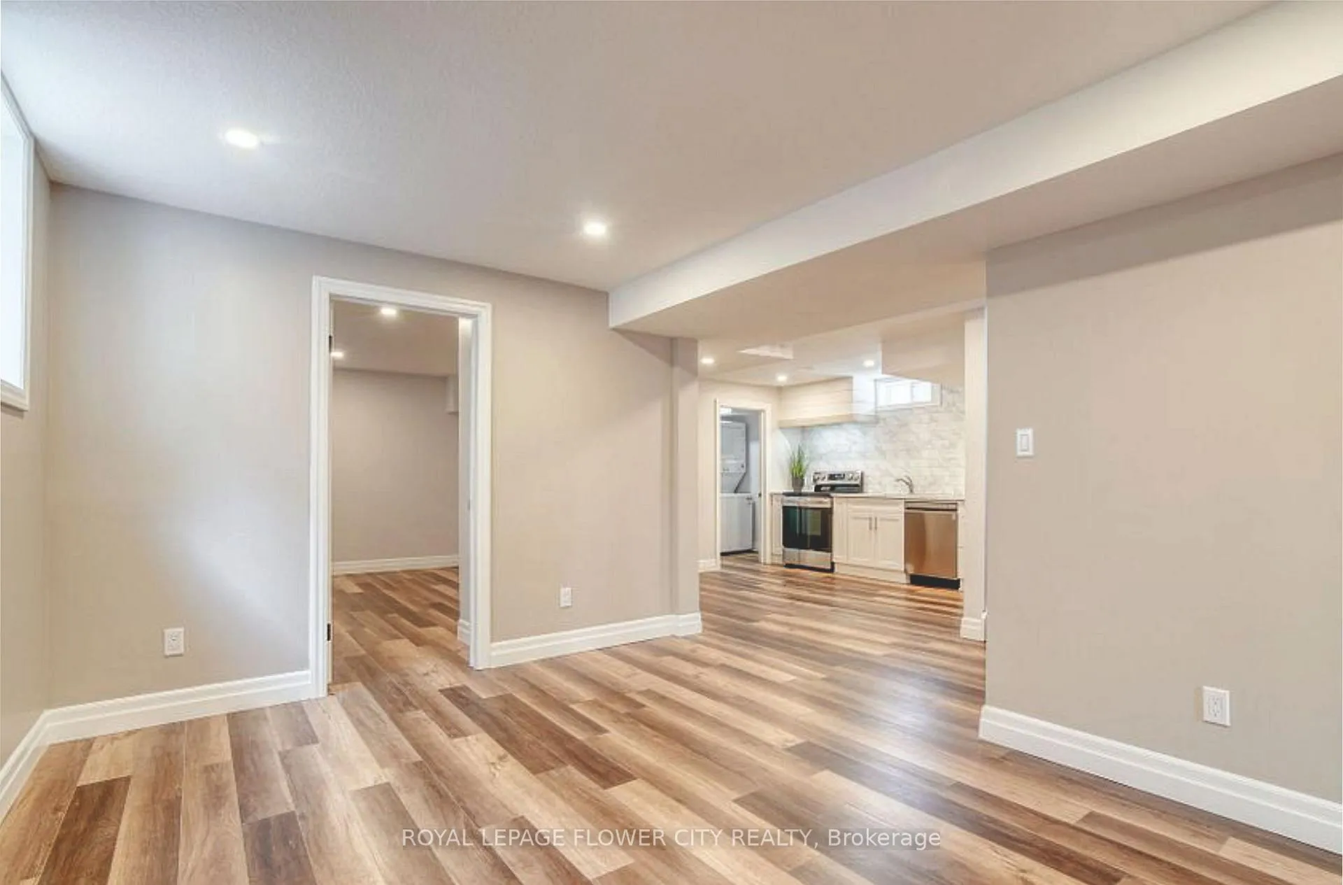 Photo 10 of 327 Concordia Crescent, Waterloo — HOMEH