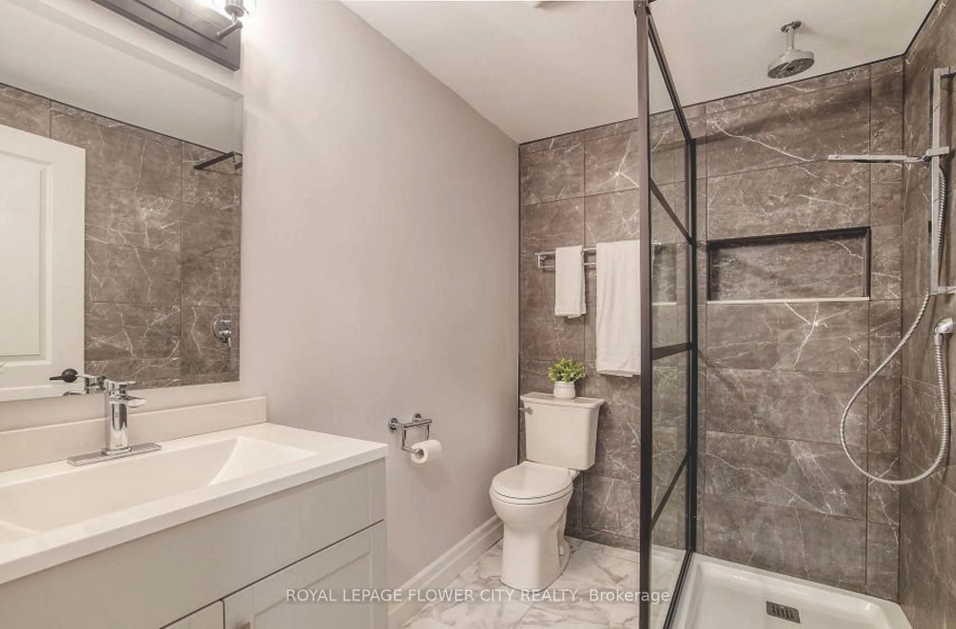 Photo 12 of 327 Concordia Crescent, Waterloo — HOMEH