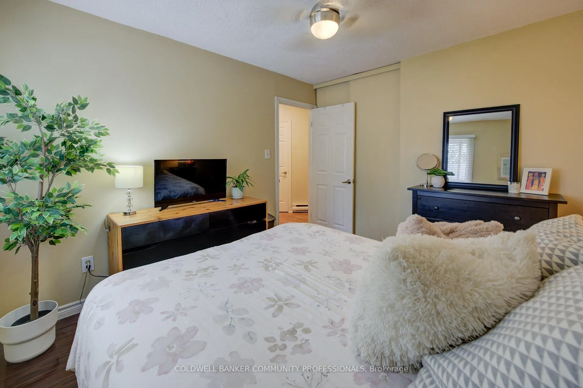 Photo 16 of Unit 4, 95 Fonthill Road, Hamilton, Fessenden — HOMEH