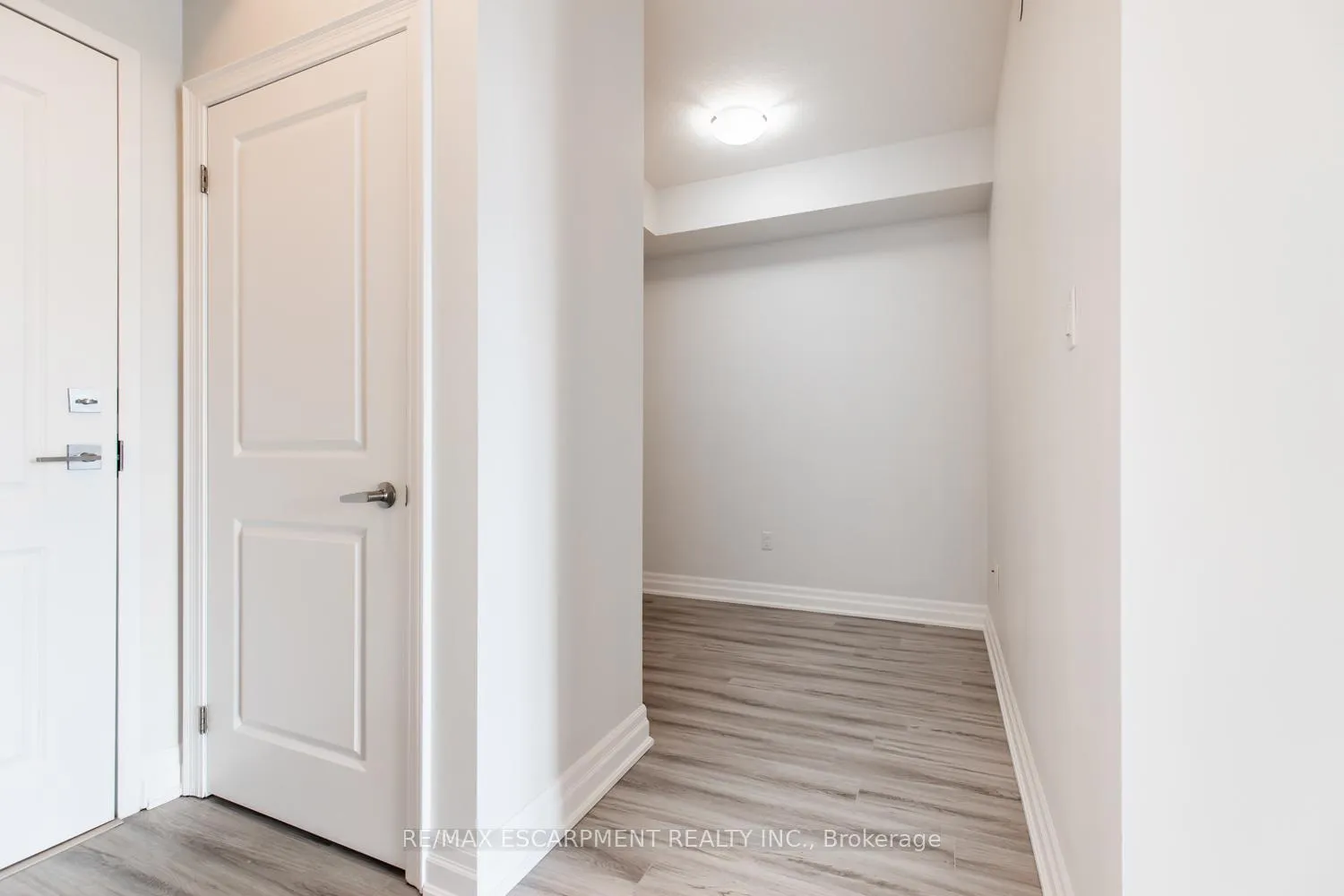 Photo 5 of Unit 510, 125 Shoreview Place, Hamilton, Stoney Creek — HOMEH