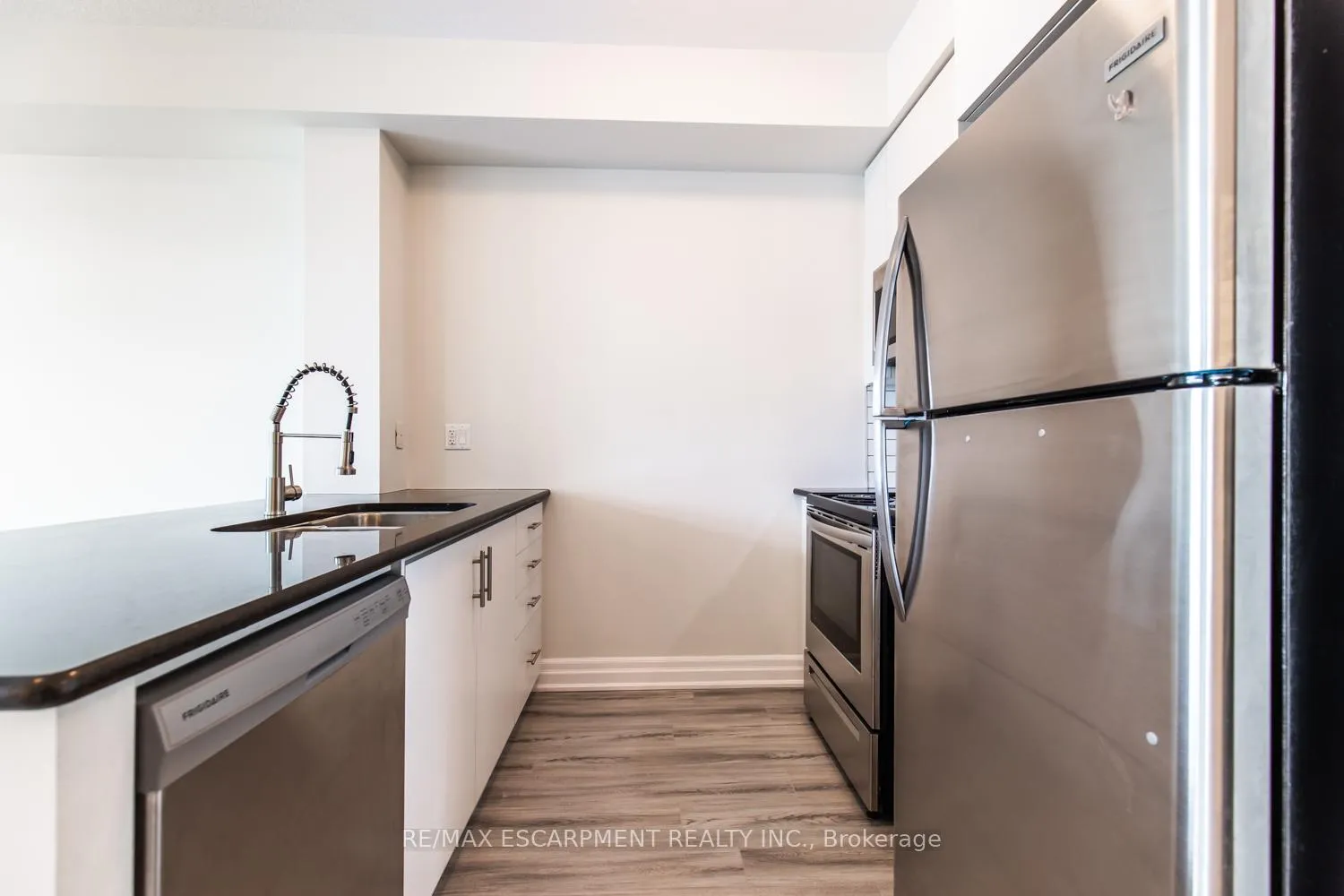 Photo 10 of Unit 510, 125 Shoreview Place, Hamilton, Stoney Creek — HOMEH