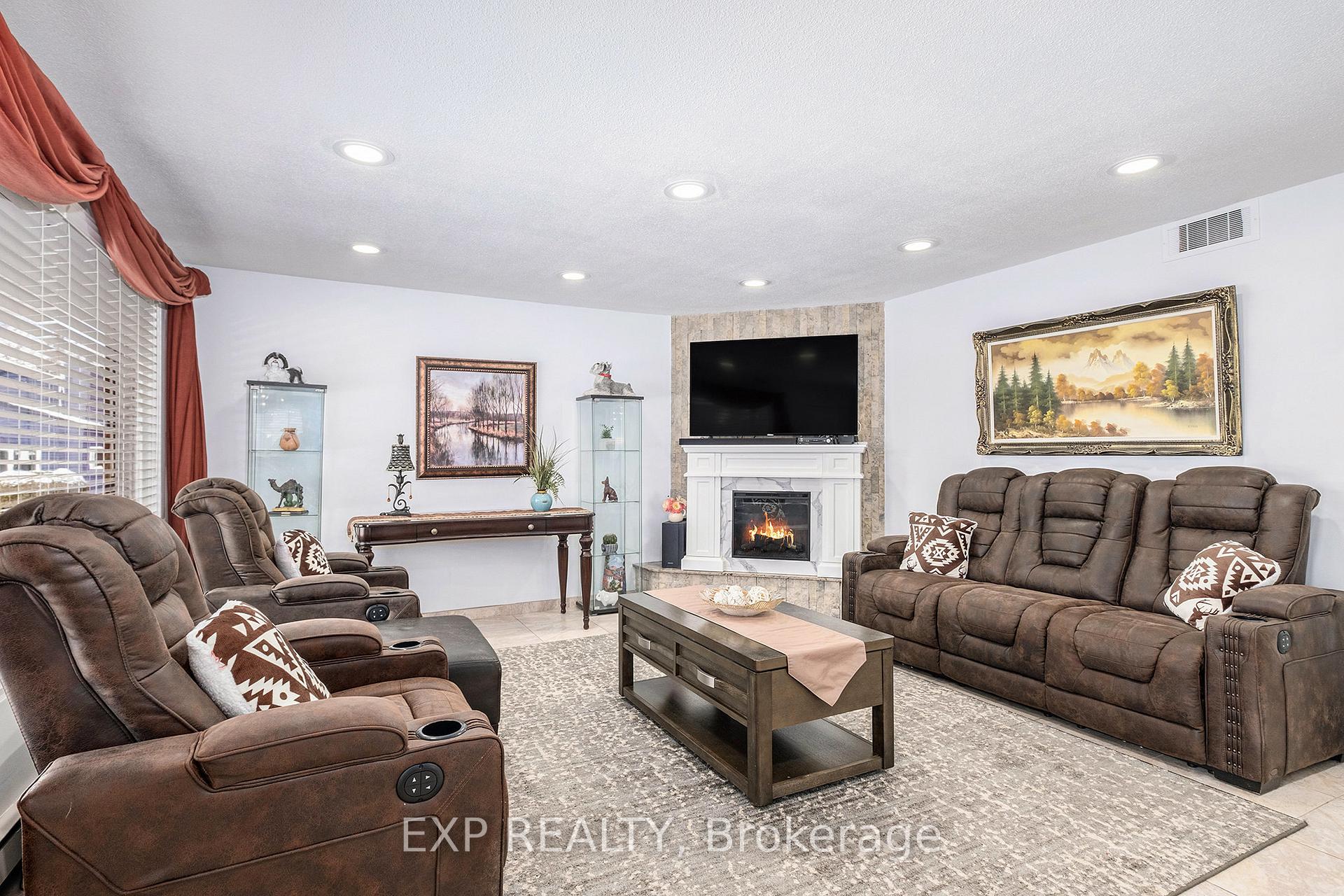 Photo 4 of 3839 Sixth Street, Ottawa, Blossom Park/Leitrim — HOMEH