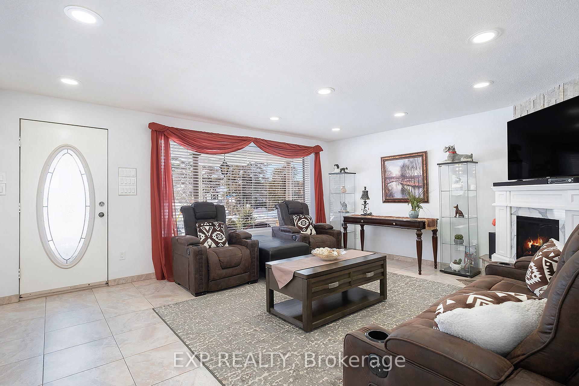 Photo 5 of 3839 Sixth Street, Ottawa, Blossom Park/Leitrim — HOMEH