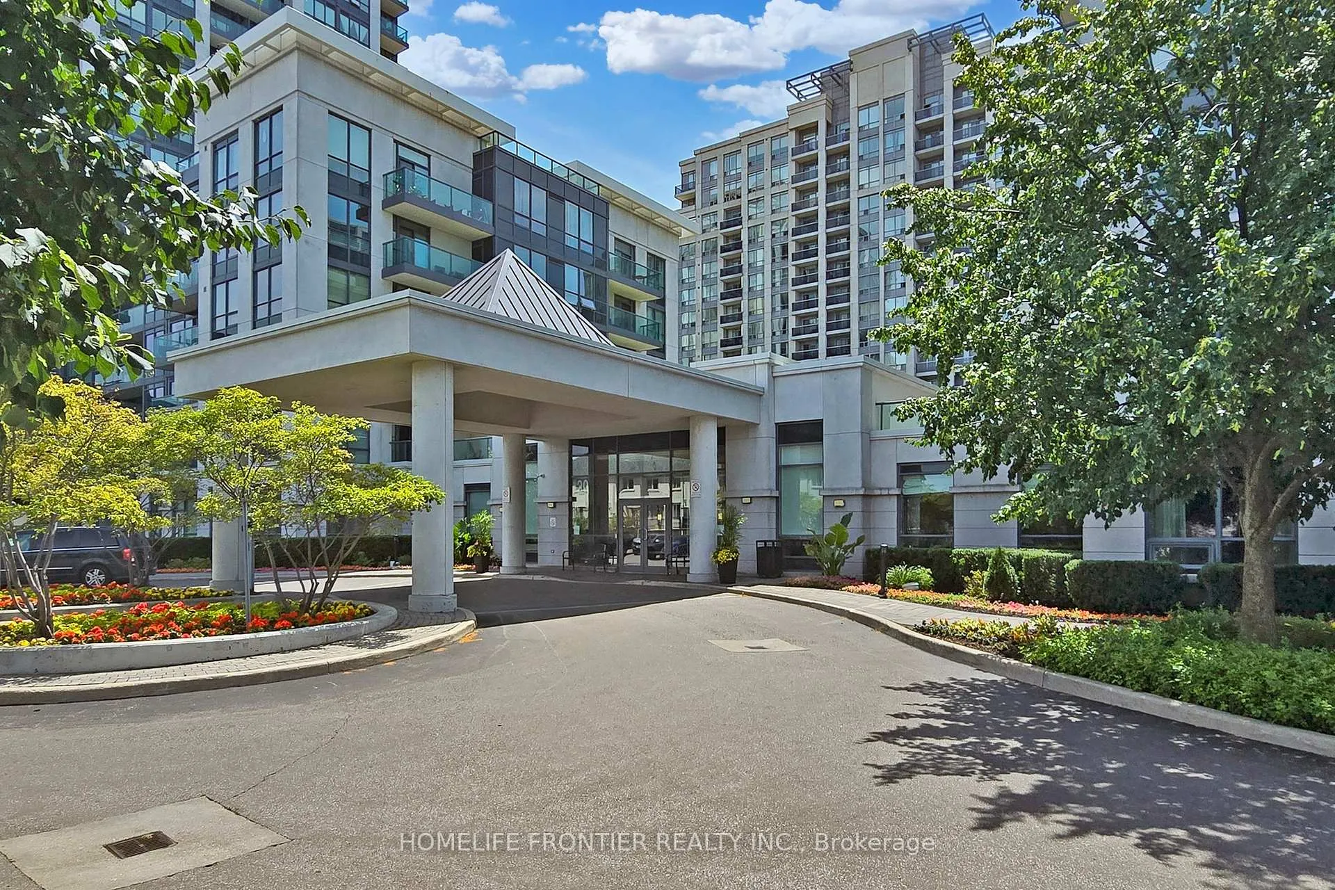Front of Unit 619, 30 North Park Road